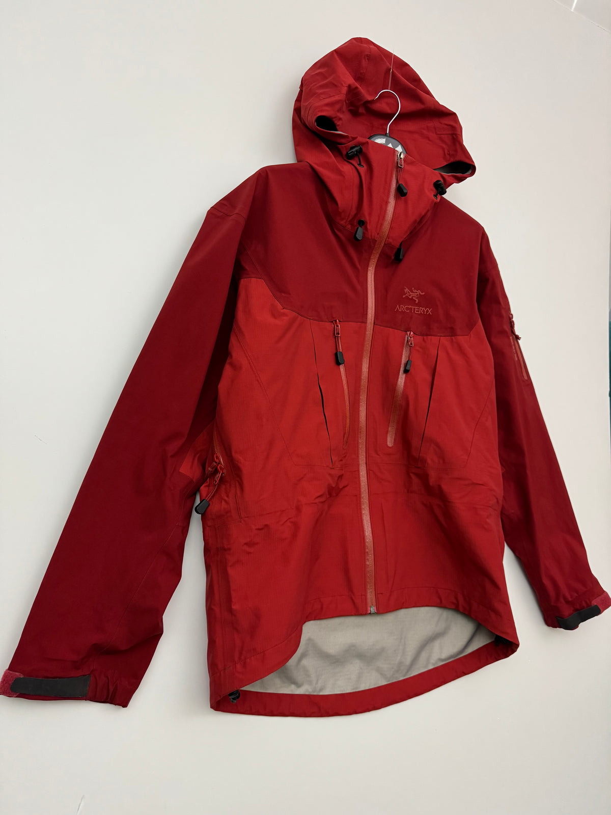Arc'teryx Alpha SV Jacket Sangria Red Men's L Large Made In Canada Gore-Tex XCR