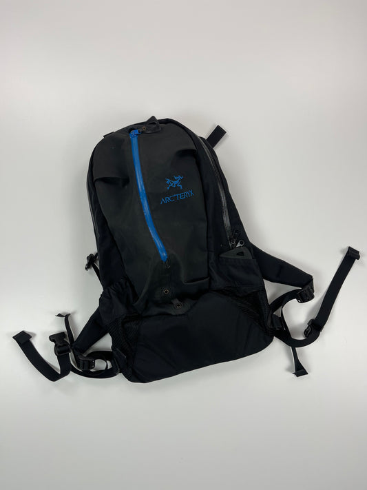 Arc’teryx Arro 22 Backpack Black Blue Tetra