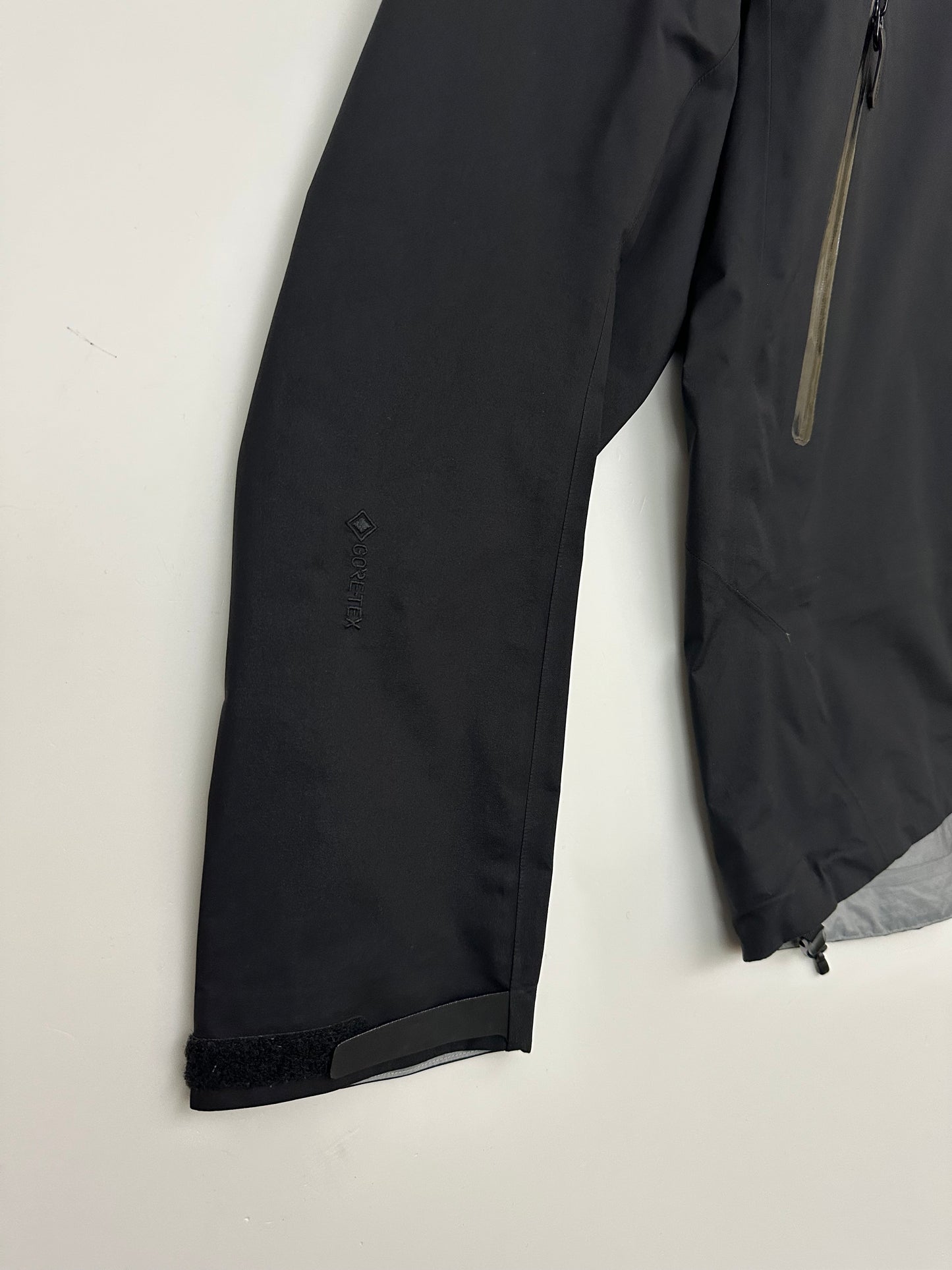 Arc’teryx Beta Jacket Black Men’s S Small Gore-Tex