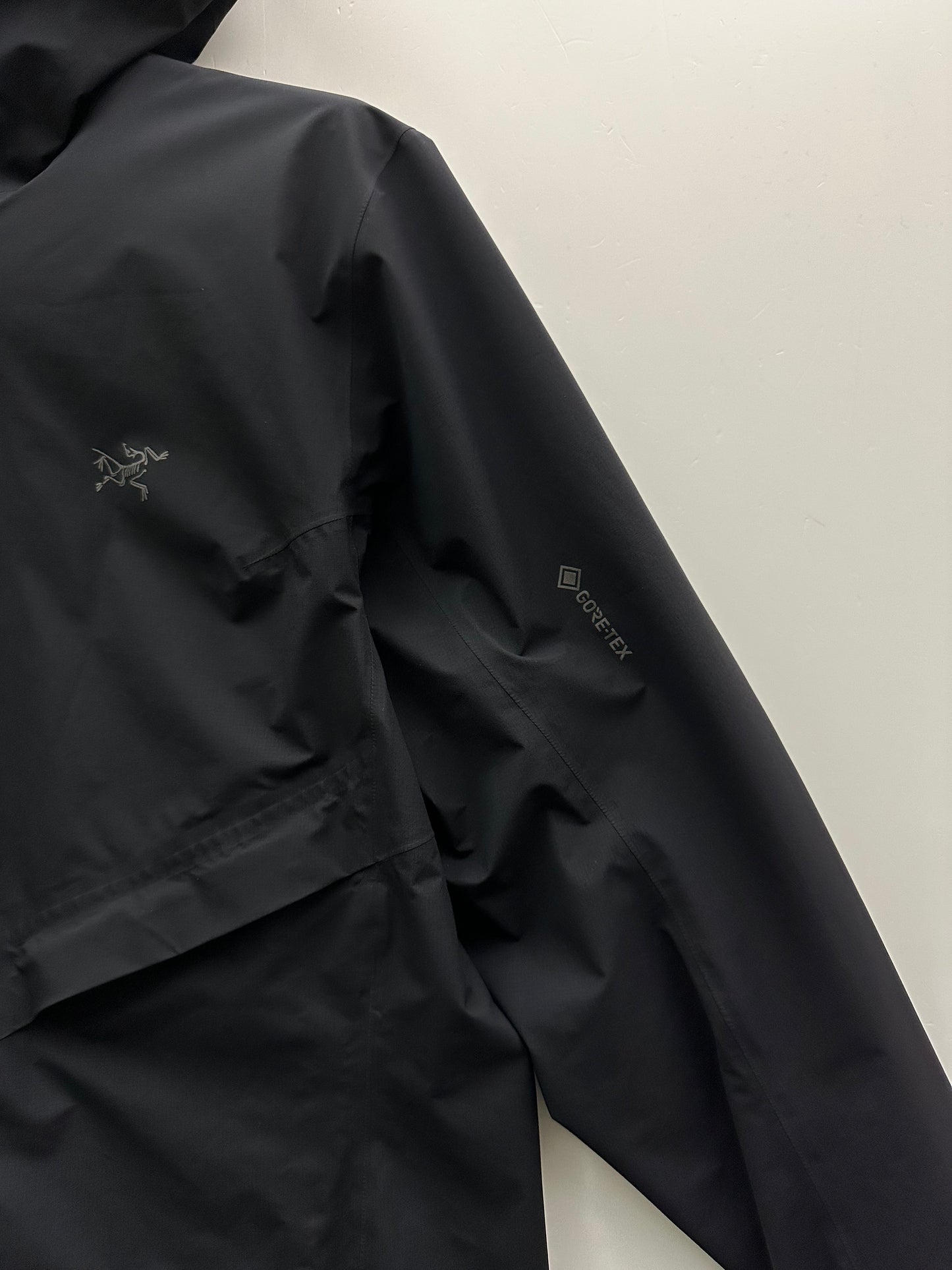 Arc’teryx Norvan LT Hoody Black Women’s M Medium Gore-Tex