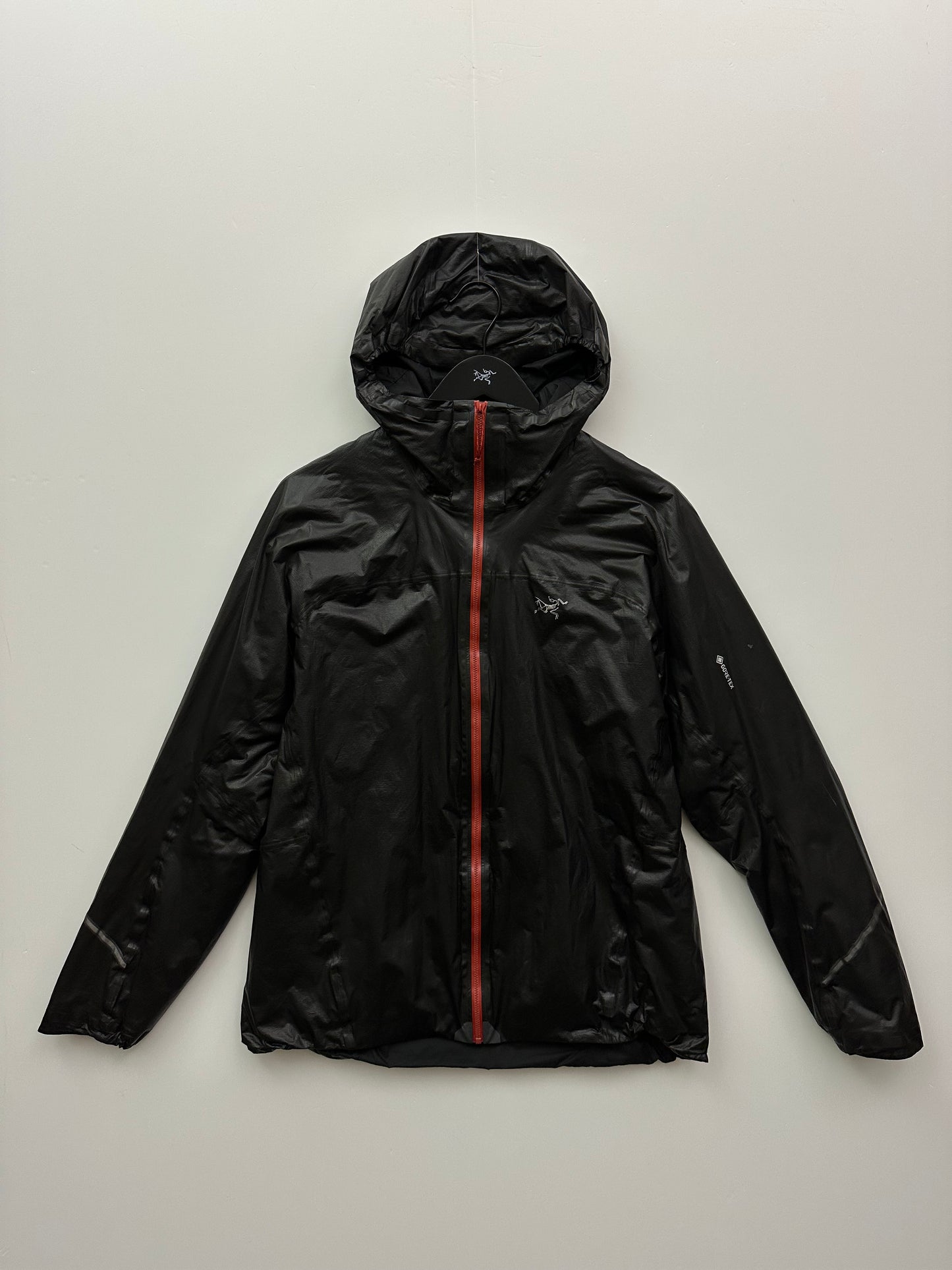 Arc’teryx Norvan SL Insulated Hoody Black / Red Men’s XL Extra Large Gore-Tex