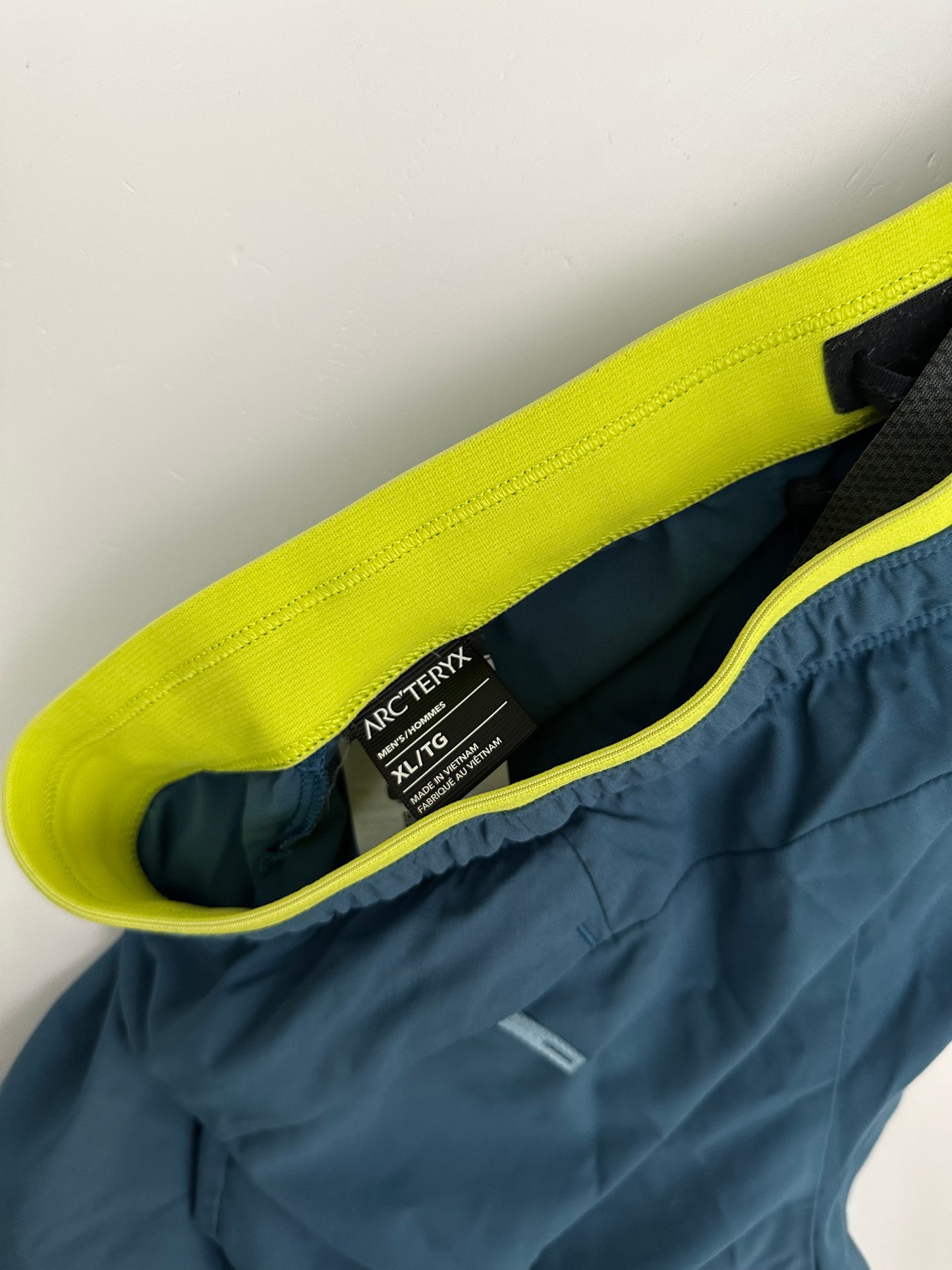 Arc’teryx Norvan 9” Shorts Blue Men’s XL Extra Large