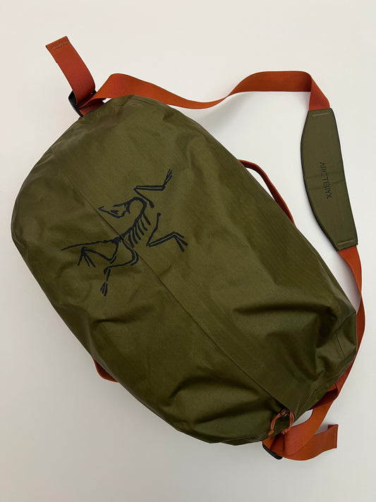 Arc’teryx Carrier Duffel 35L Dark Moss Green
