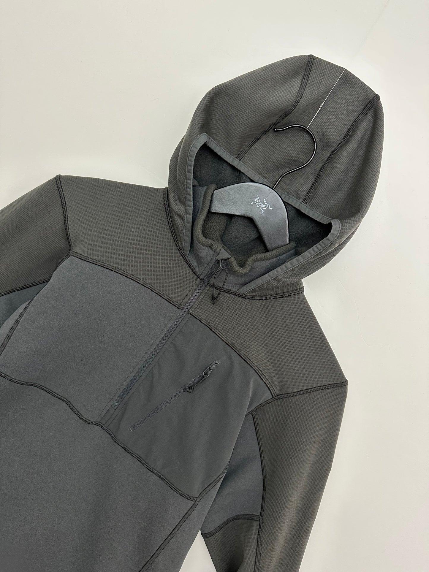 Arc’teryx LEAF Naga Hoody Gen 3 Wolf Grey Men’s M Medium