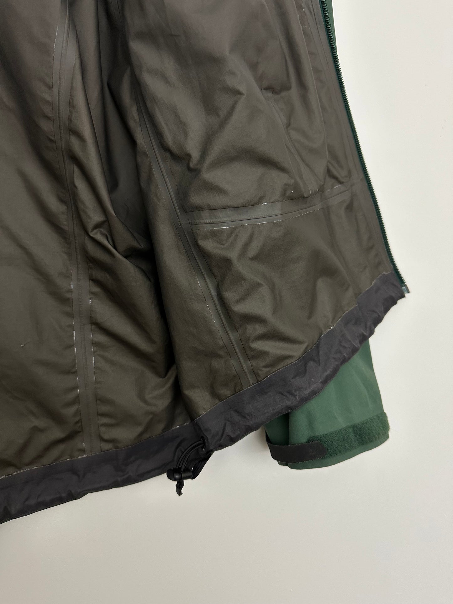 Arc’teryx Beta SL Jacket Cypress Green Men’s L Large Gore-Tex