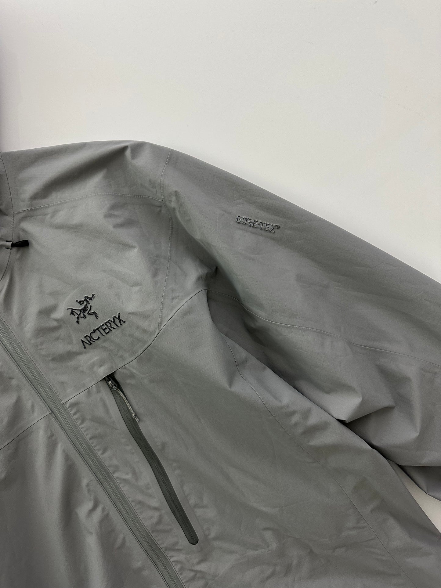 Arc’teryx Alpha SL Jacket Grey Men’s M Medium Gore-Tex