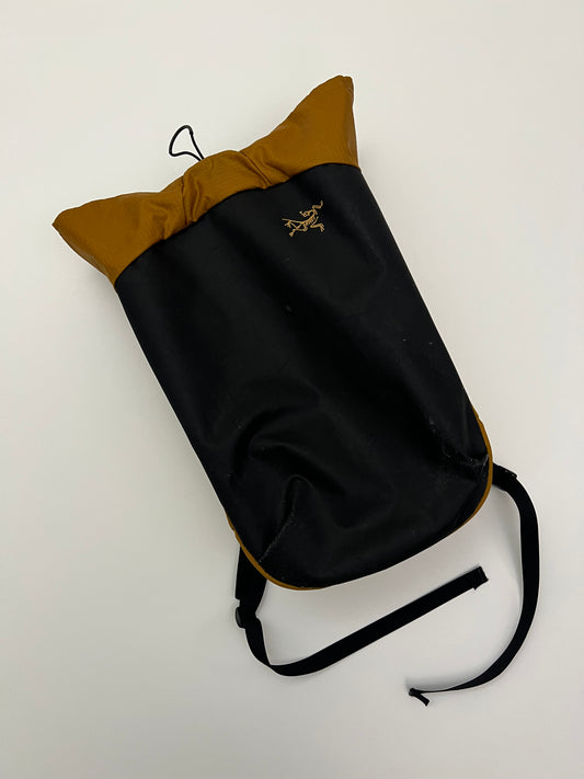 Arc’teryx Arro 20 Bucket Bag Realm
