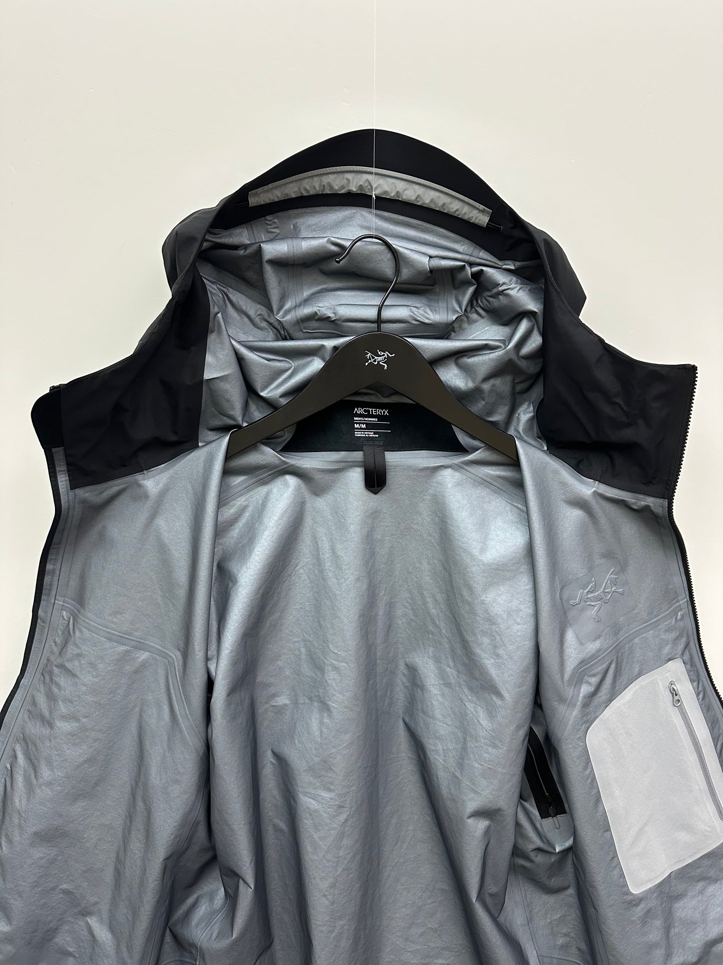 Arc’teryx Beta SL Jacket Black Men’s M Medium Gore-Tex RECCO