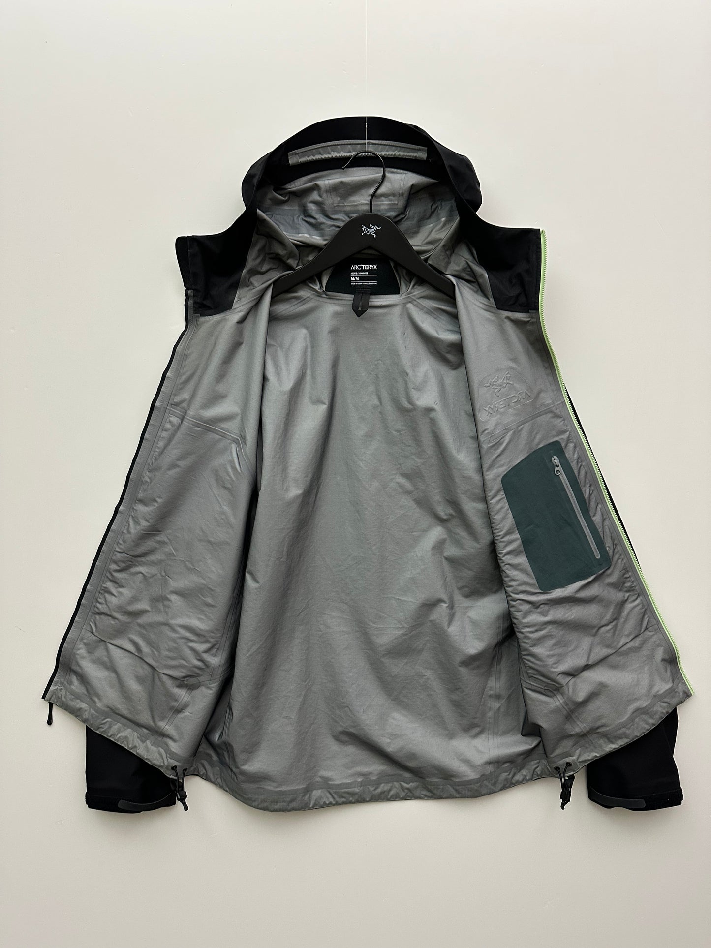 Arc’teryx Beta Jacket Black-Multi Men’s M Medium Gore-Tex