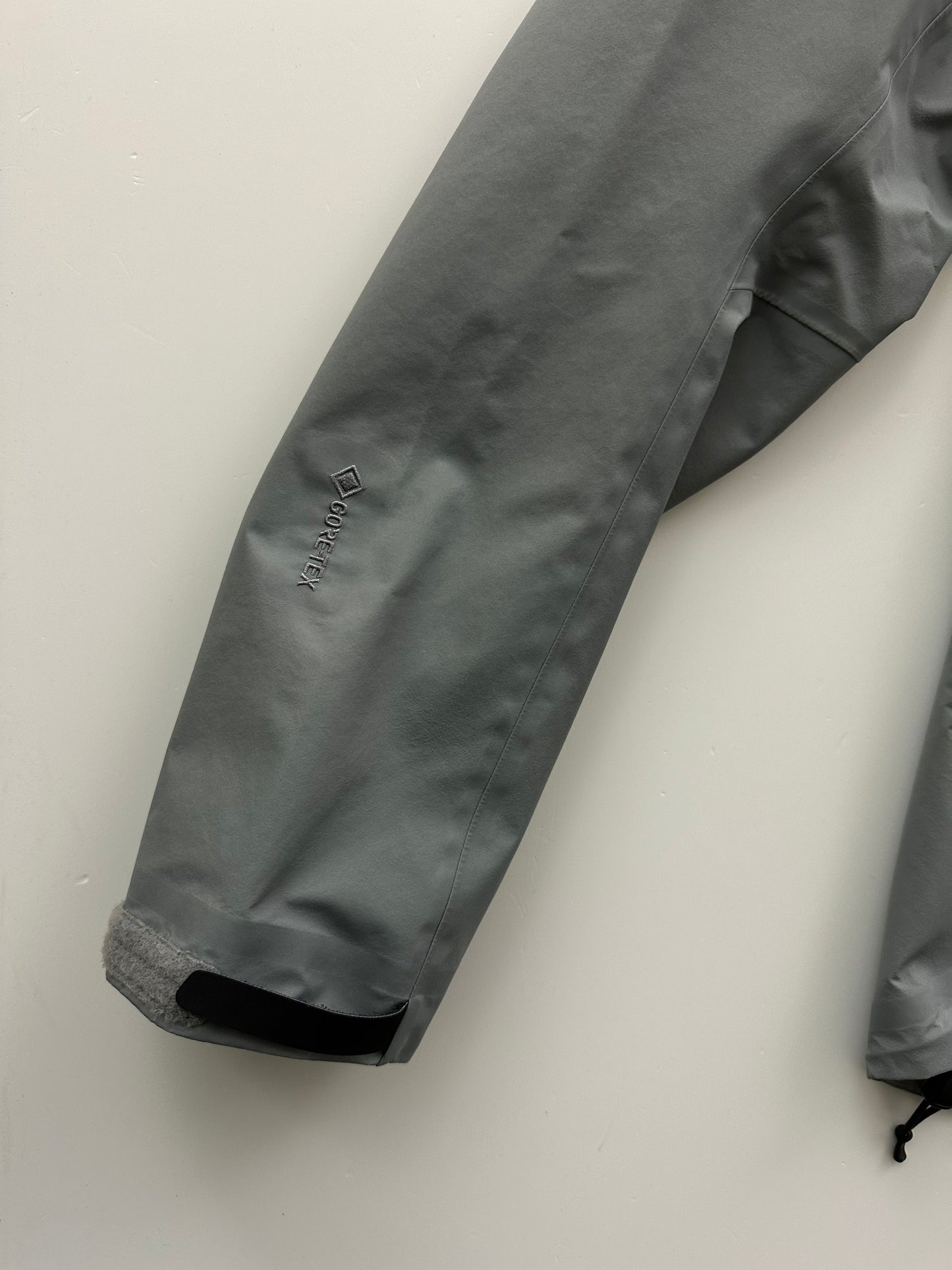 Arc’teryx Beta SL Jacket Void Grey Men’s S Small Gore-Tex