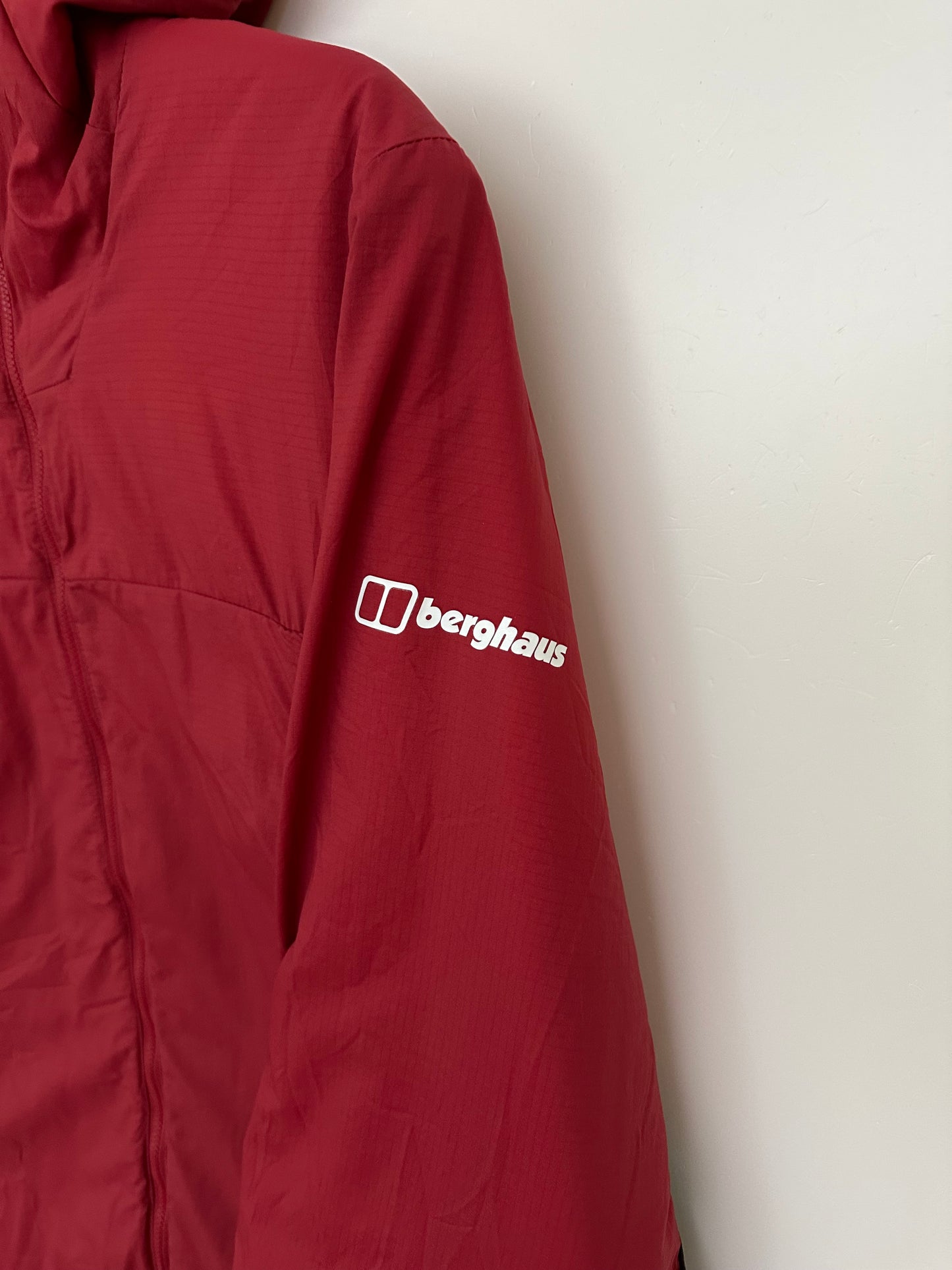 Berghaus MTN Seeker MW Synthetic Hoody Men's M Medium Red/Black