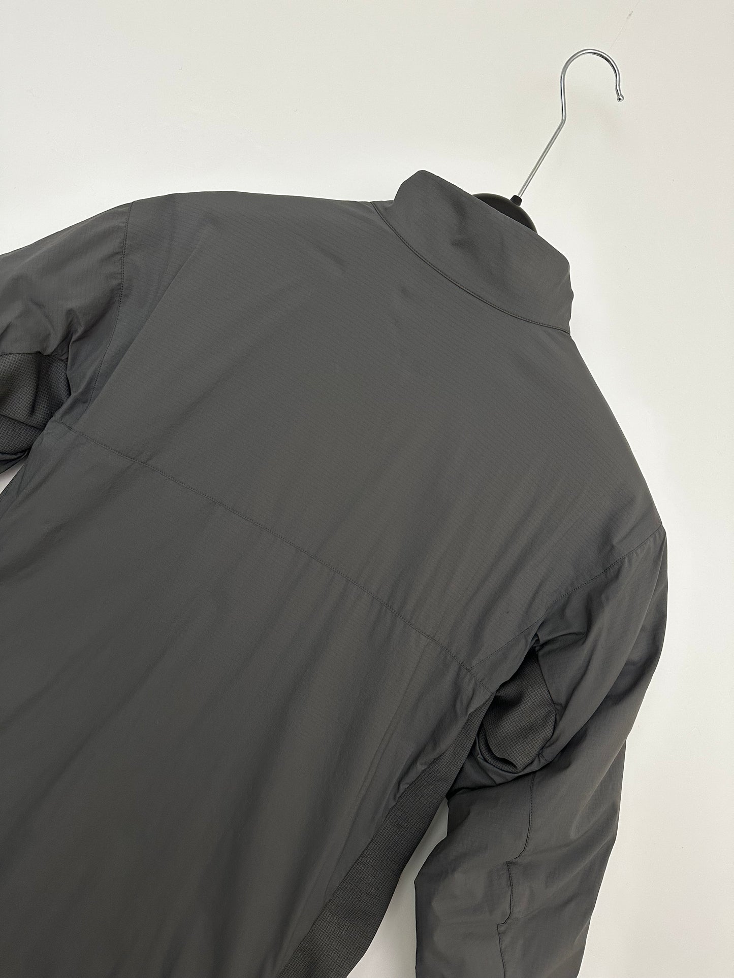 Arc’teryx LEAF Atom LT Jacket Gen2 Wolf Grey Men’s S Small