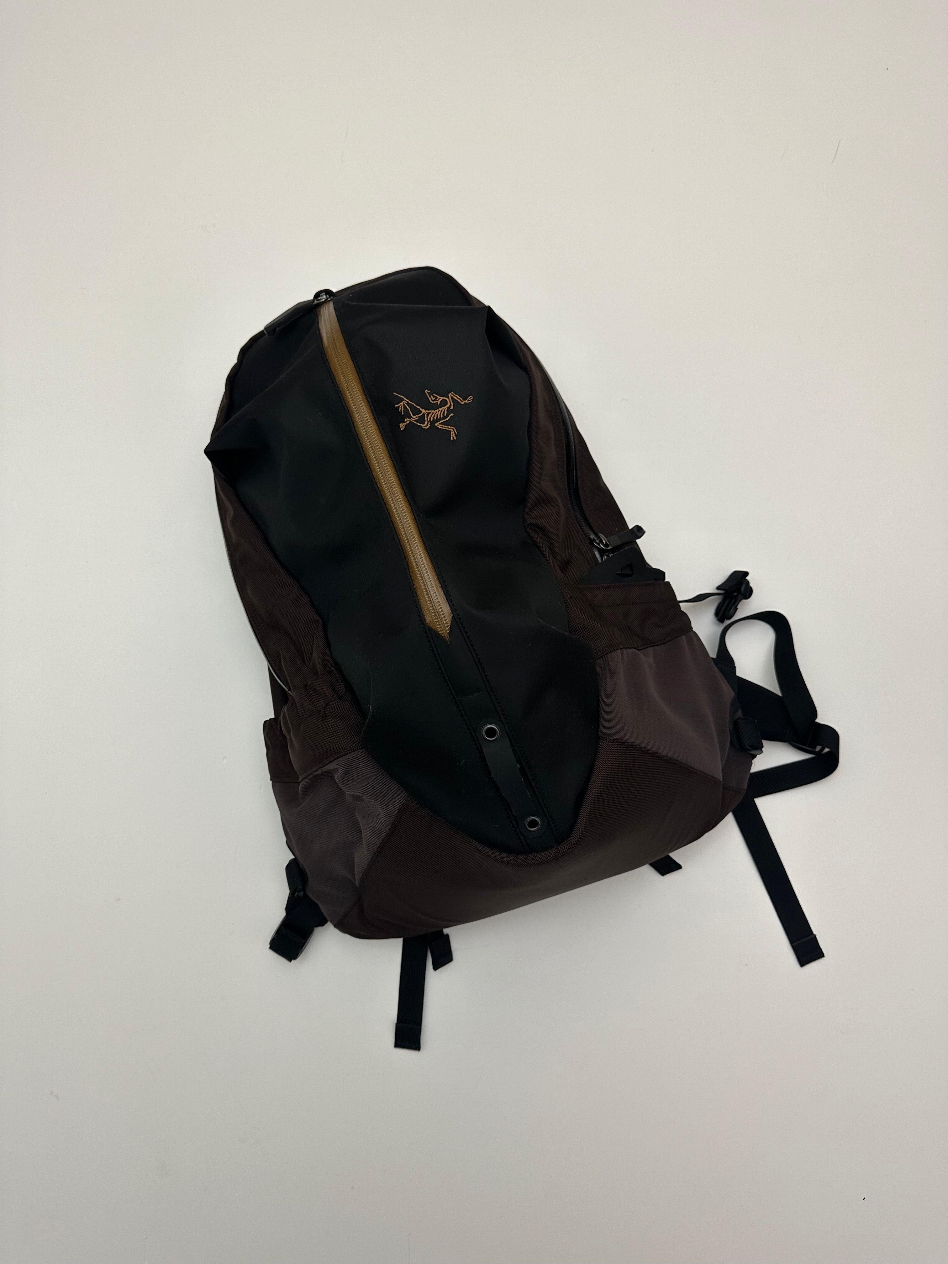 Arc teryx Arro 16 Backpack Bitters 24K Black Chamonyx