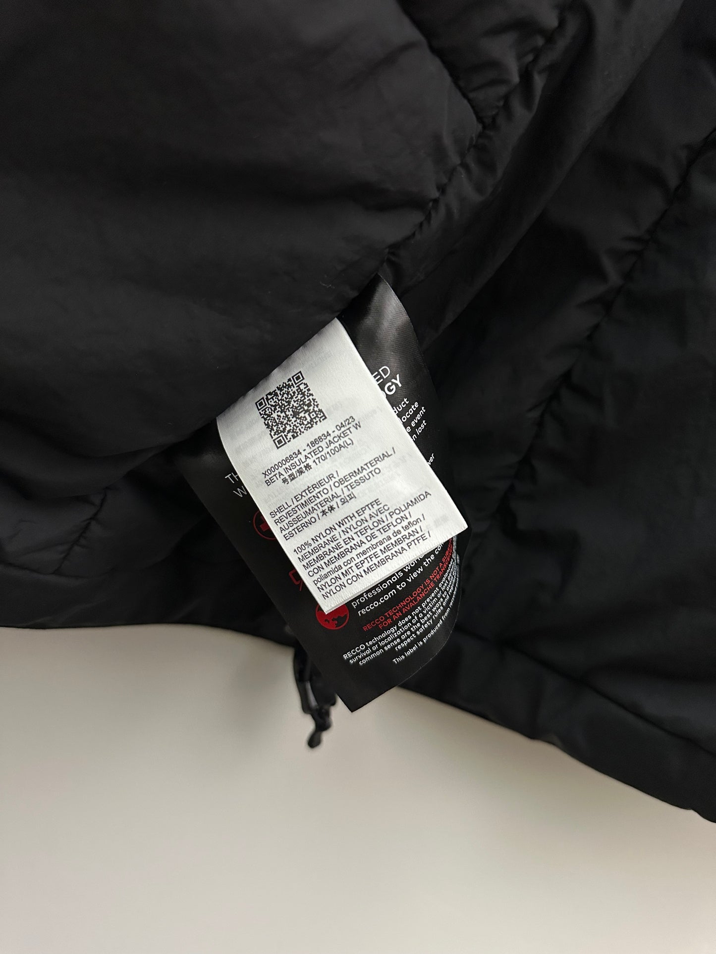 Arc’teryx Beta Insulated Jacket Black Women’s L Large Gore-Tex