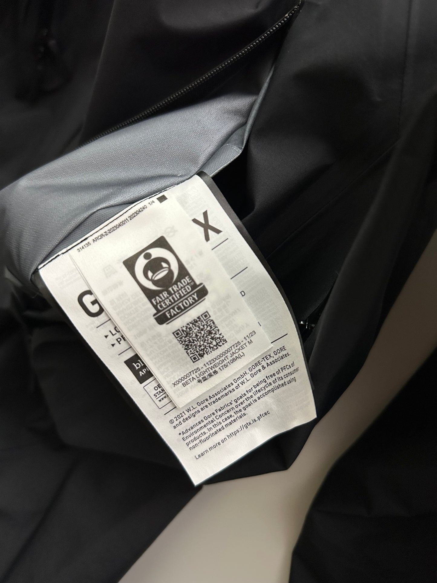 Arc’teryx Beta Lightweight Jacket Black Men’s L Large Gore-Tex RECCO