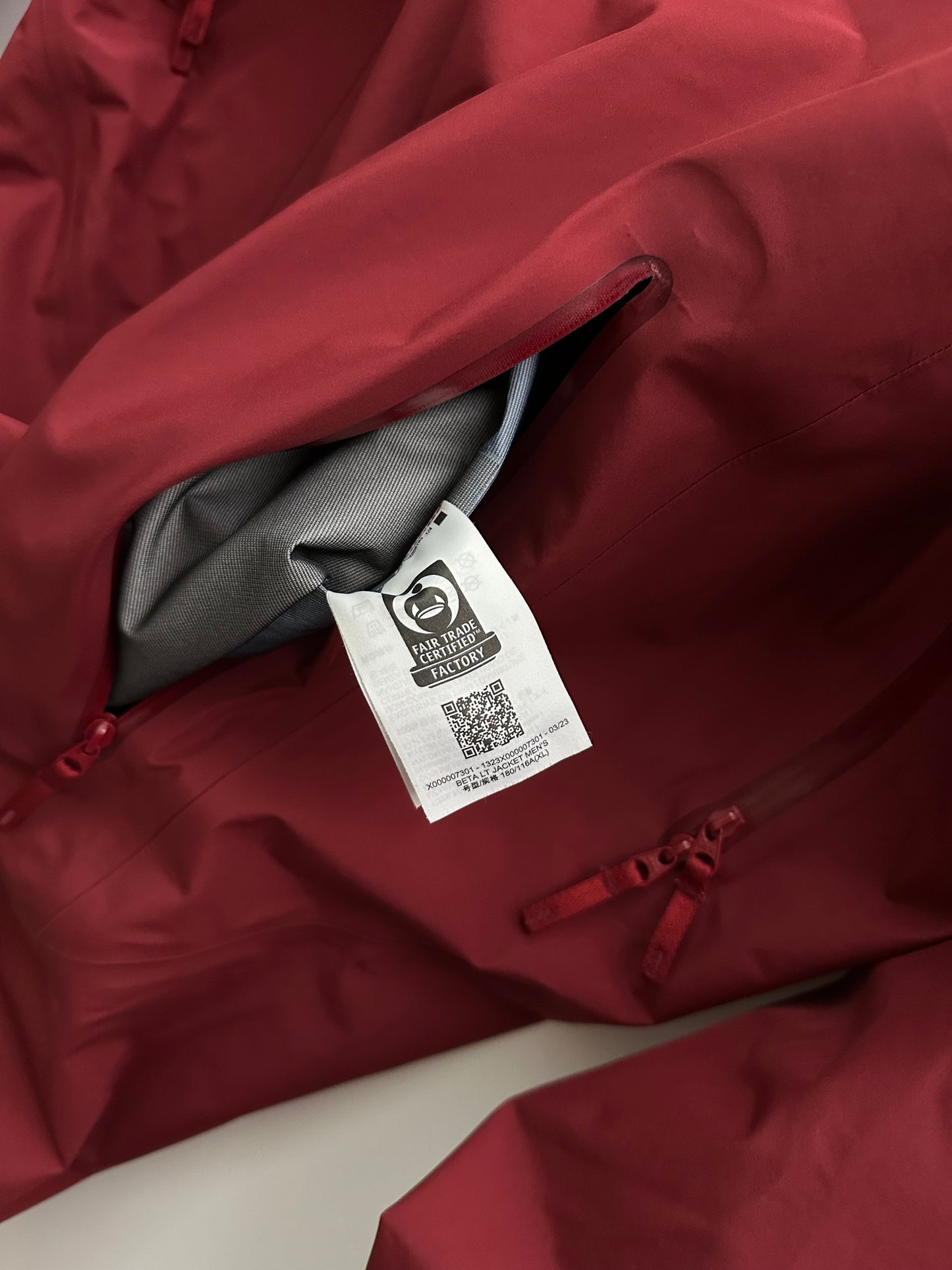 Arc’teryx Beta LT Jacket Bordeaux Red Men’s XL Extra Large Gore-Tex