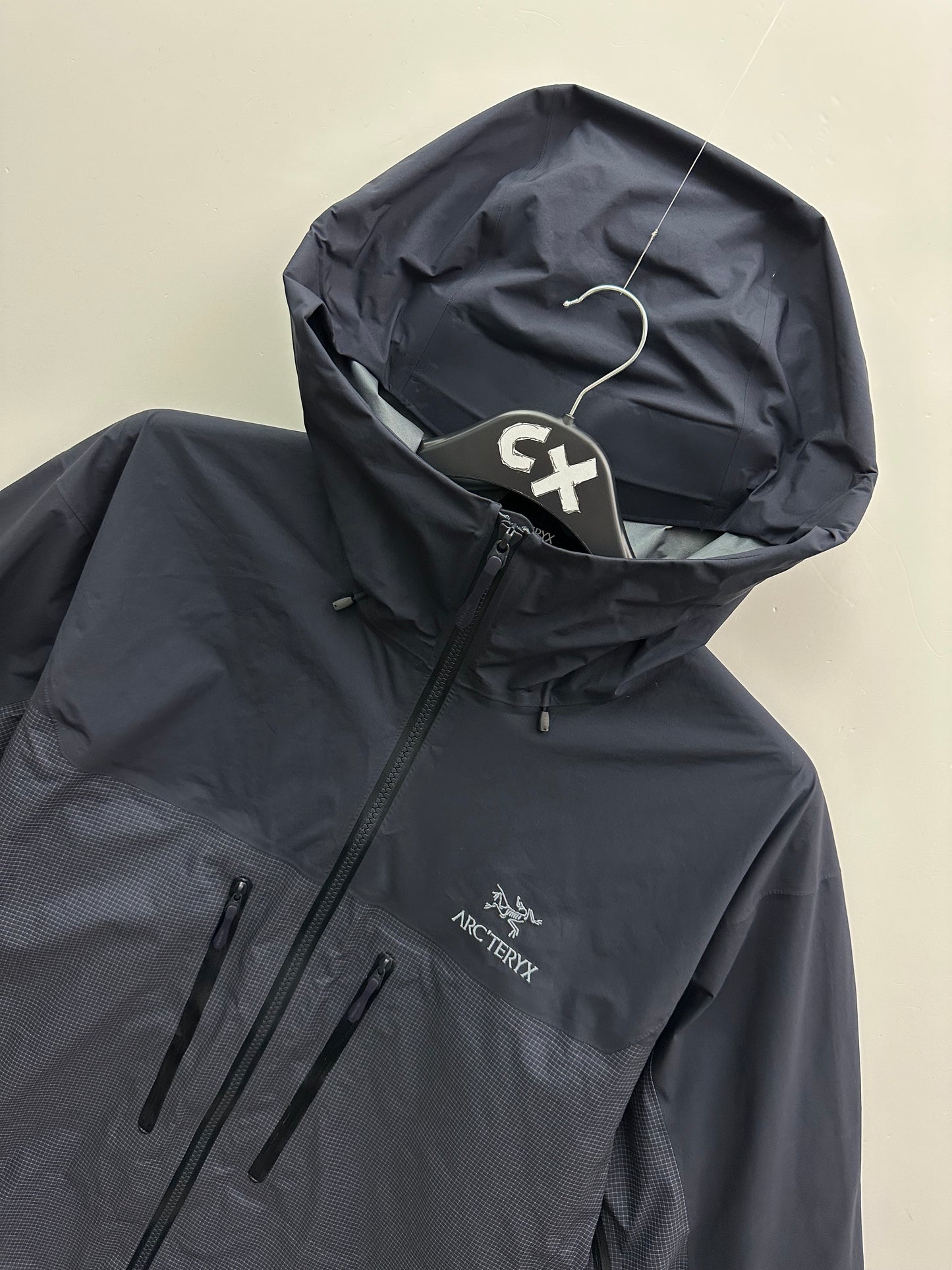 Arc’teryx Alpha Jacket Black Sapphire Women’s XL Gore-Tex Pro RECCO