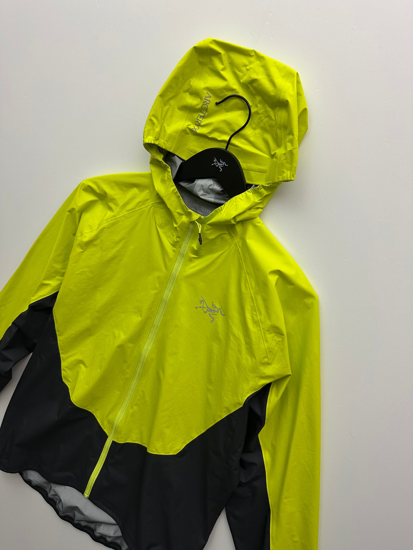 Arc’teryx Norvan Shell Jacket Sprint / Graphite Men’s M Medium Gore-Tex RECCO