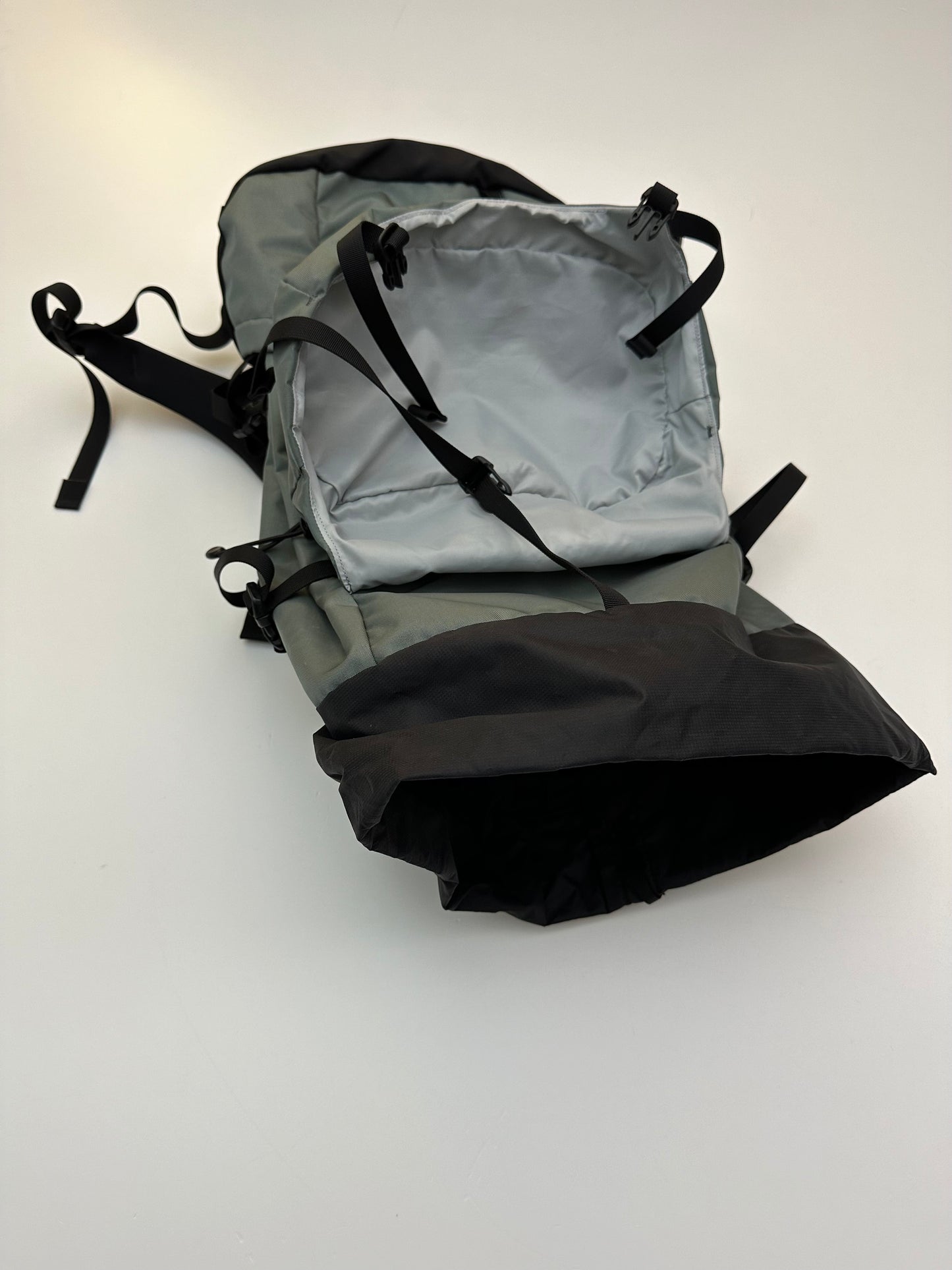 Arc’teryx Brize 32 Backpack Dark Immersion Grey