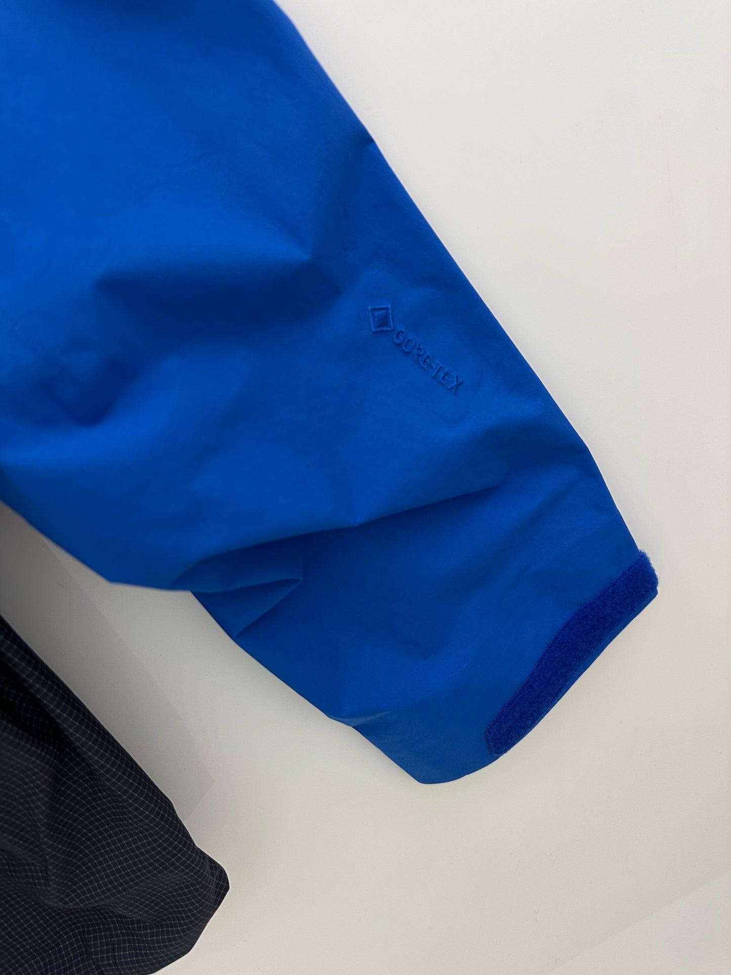 Arc’teryx Alpha Jacket Black Sapphire / Light Vitality Men’s XS Gore-Tex RECCO