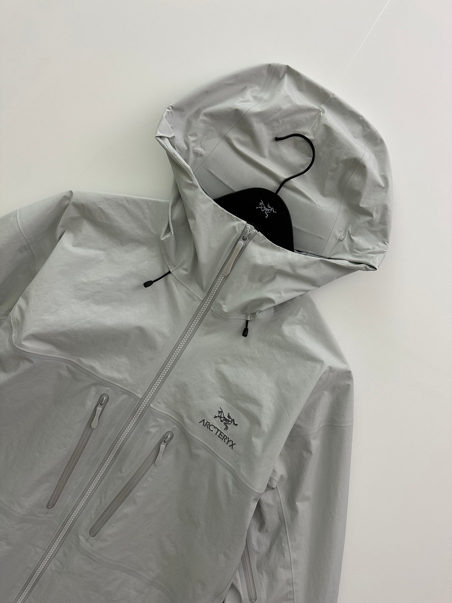 Arc’teryx Alpha Jacket Solitude Grey Women’s XXL Gore-Tex Pro RECCO