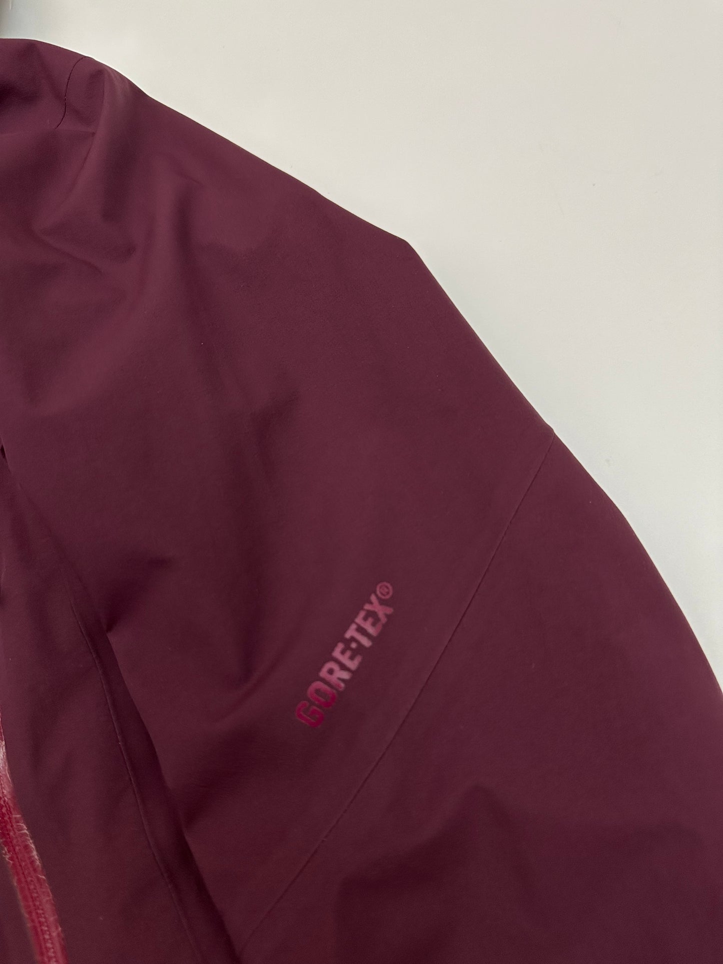 Arc’teryx Zeta AR Jacket Cherrywine Red Women’s XS Extra Small Gore-Tex