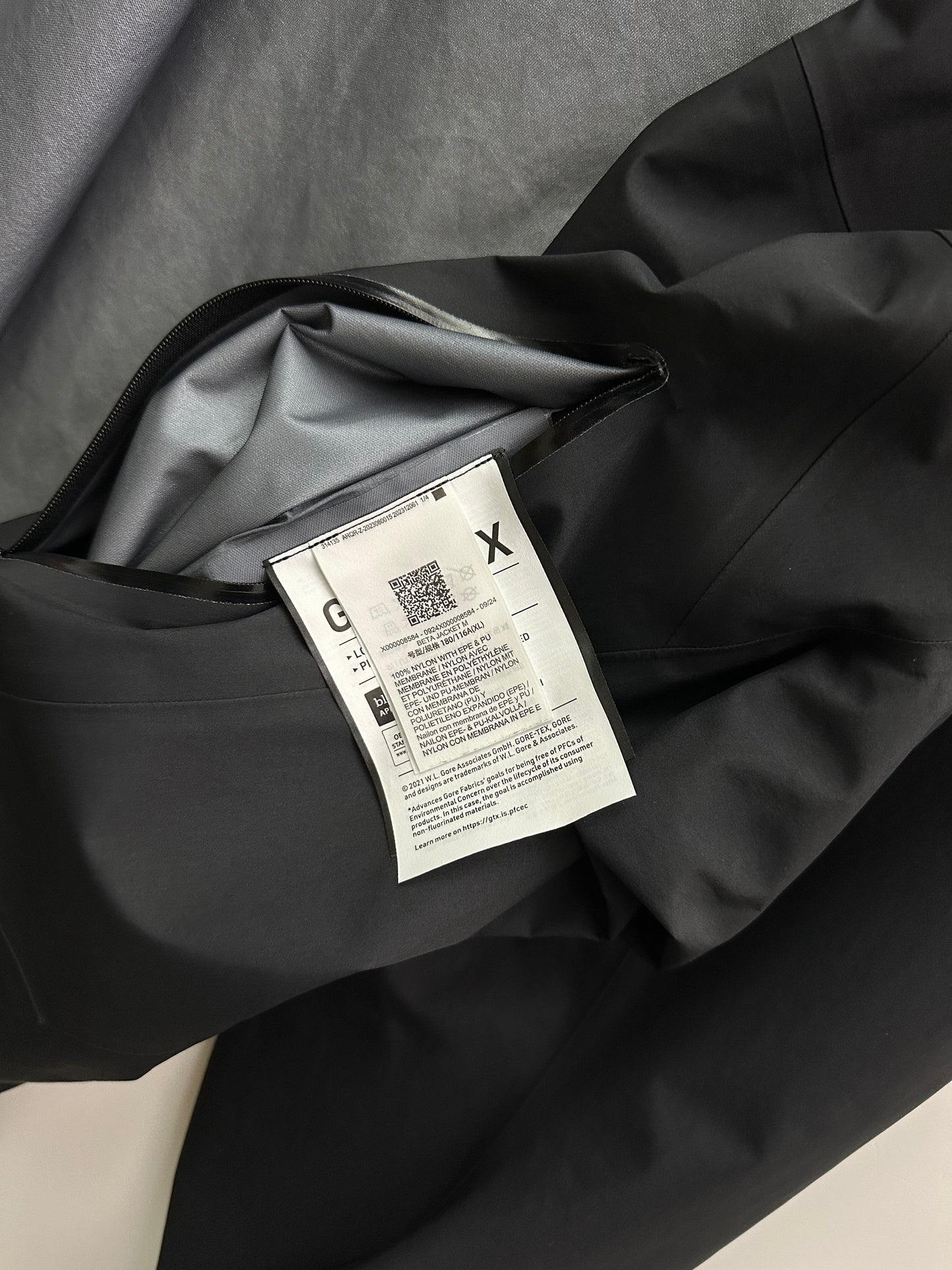 Arc’teryx Beta Jacket Black Men’s XL Extra Large Gore-Tex RECCO