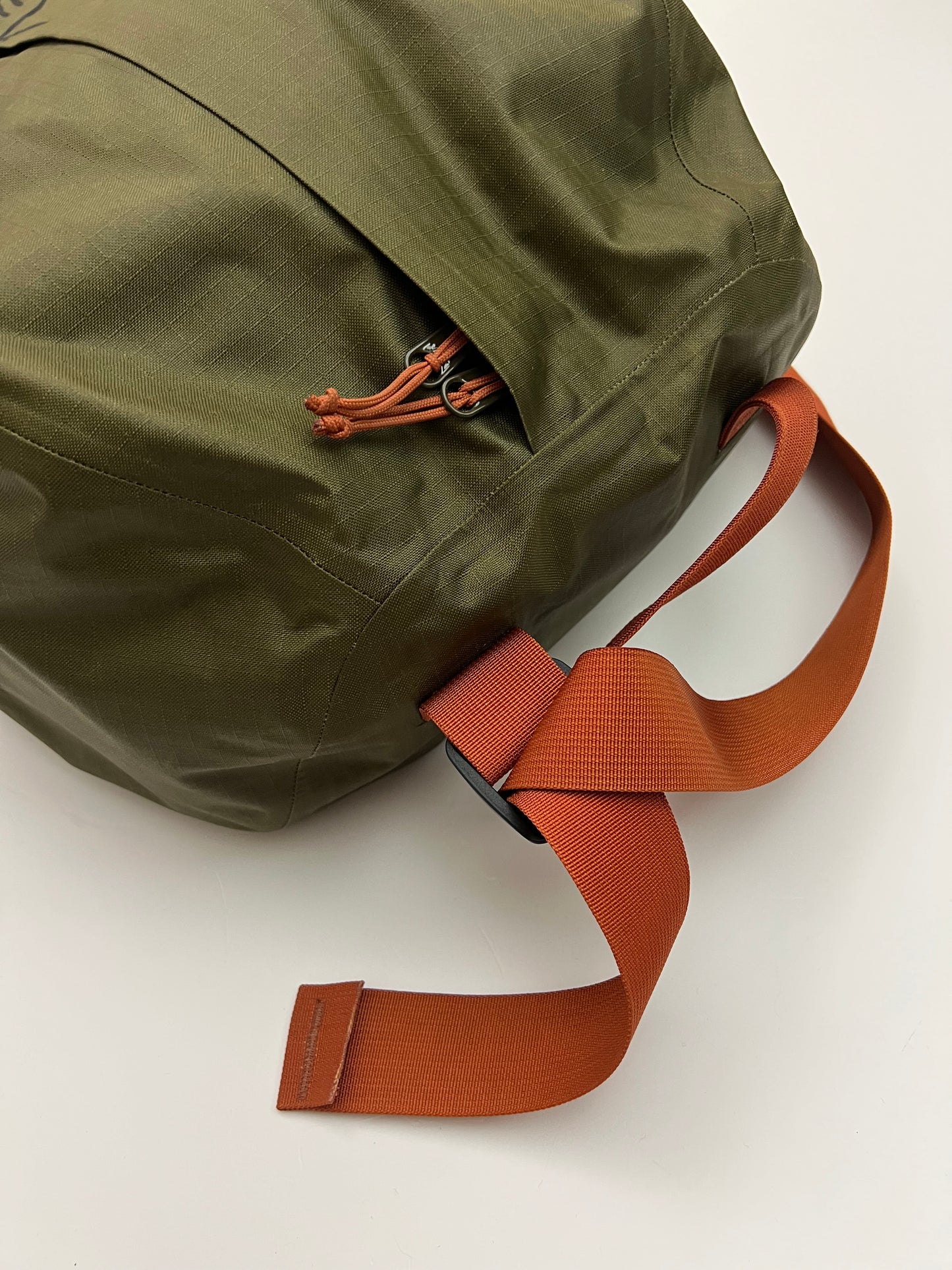 Arc’teryx Carrier Duffel 35L Dark Moss Green