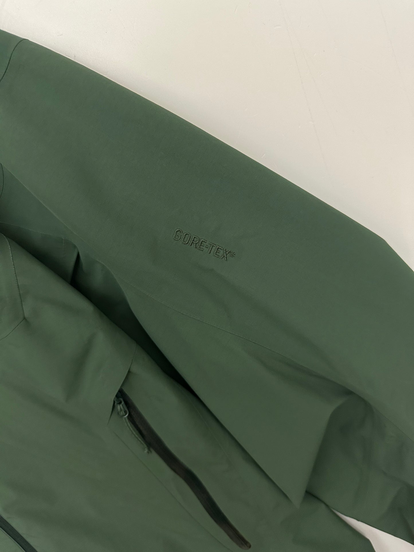 Arc’teryx Beta SL Jacket Cypress Green Men’s L Large Gore-Tex