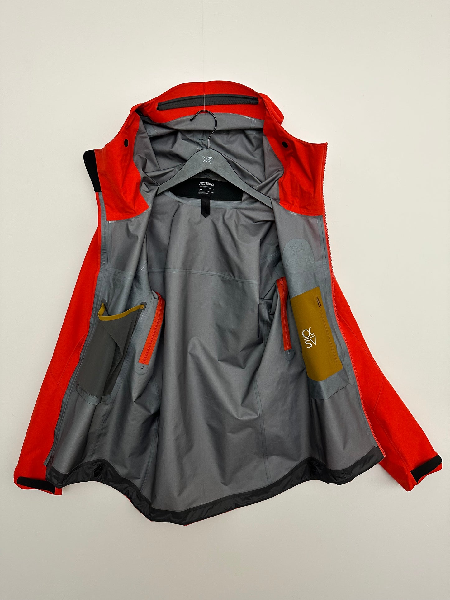 Arc’teryx Alpha SV Jacket Dynasty / 24K Men’s S Small Gore-Tex Pro