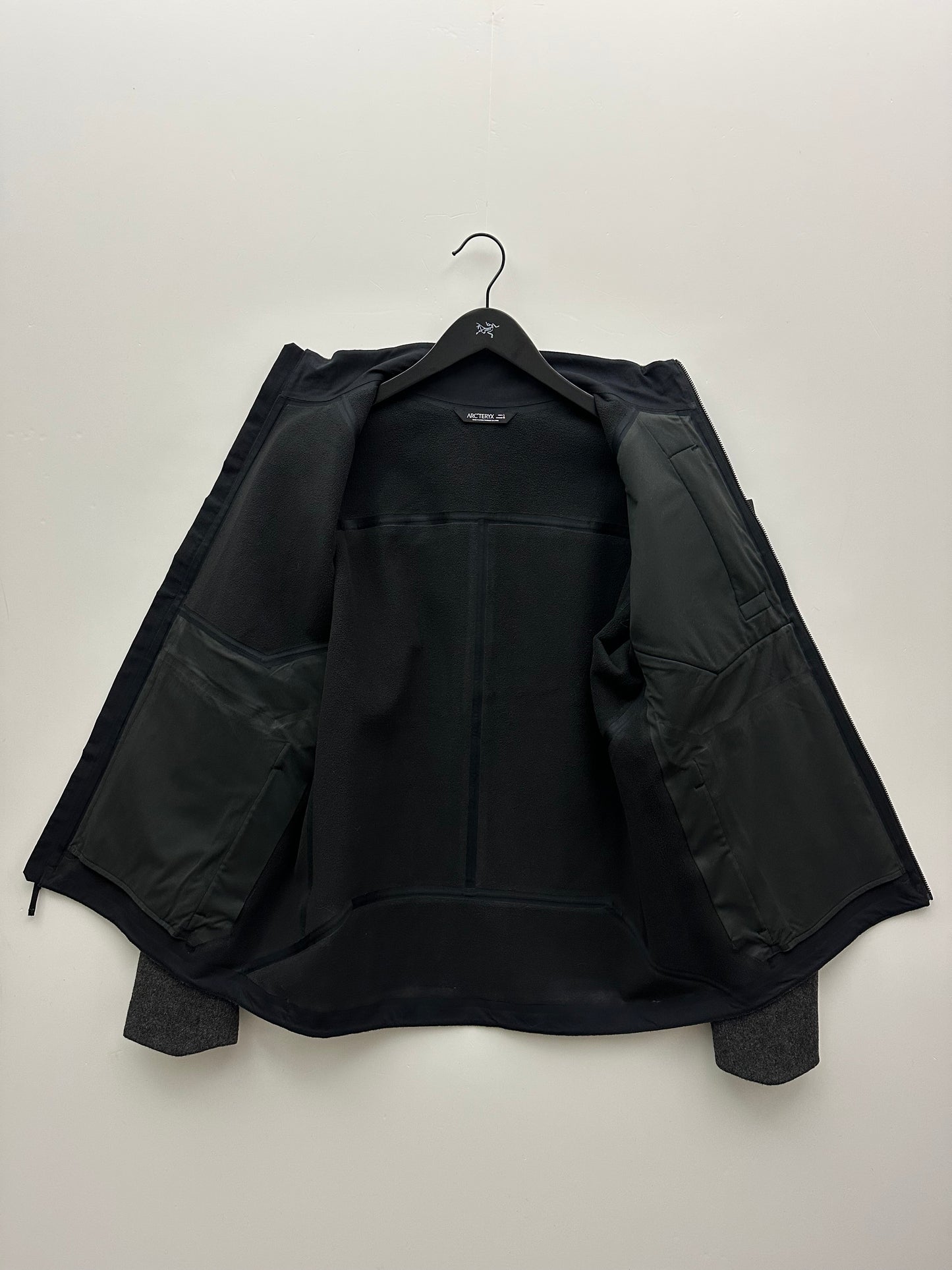 Arc’teryx Diplomat Jacket Carbon Copy Grey Men’s L Large