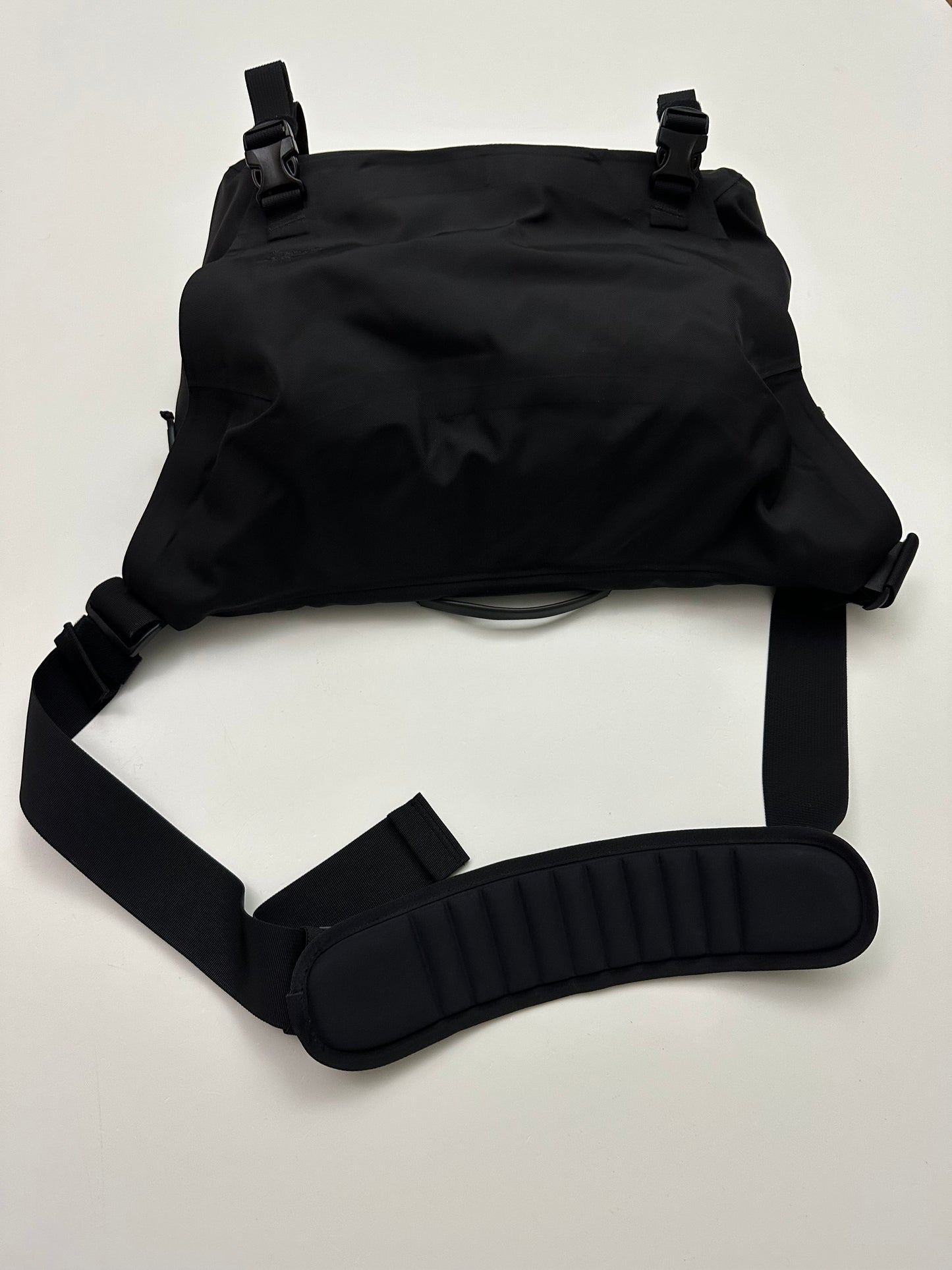 Arc’teryx LEAF Courier Bag 15 Black