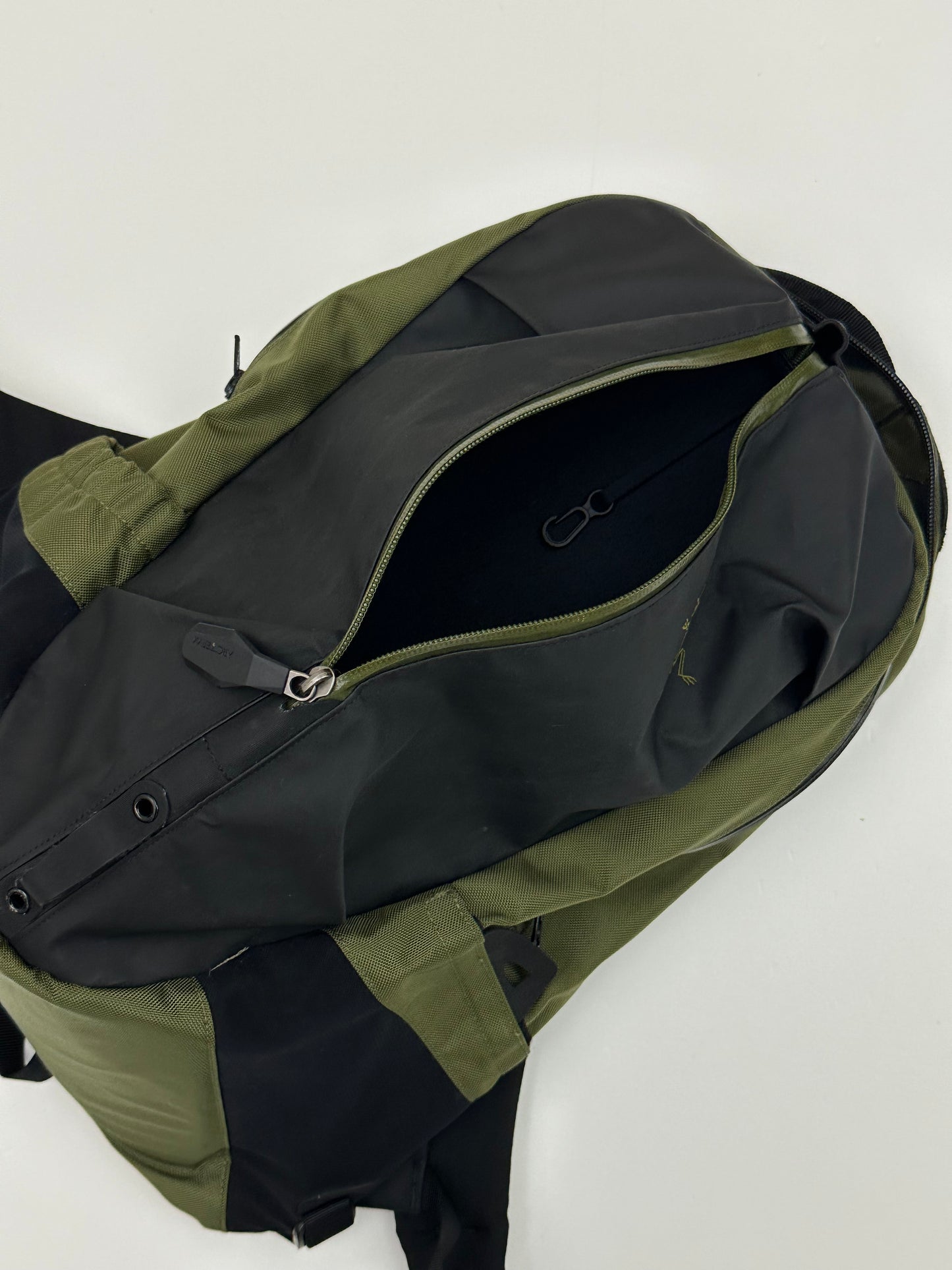 Arc’teryx Arro 16 Backpack Green / Black