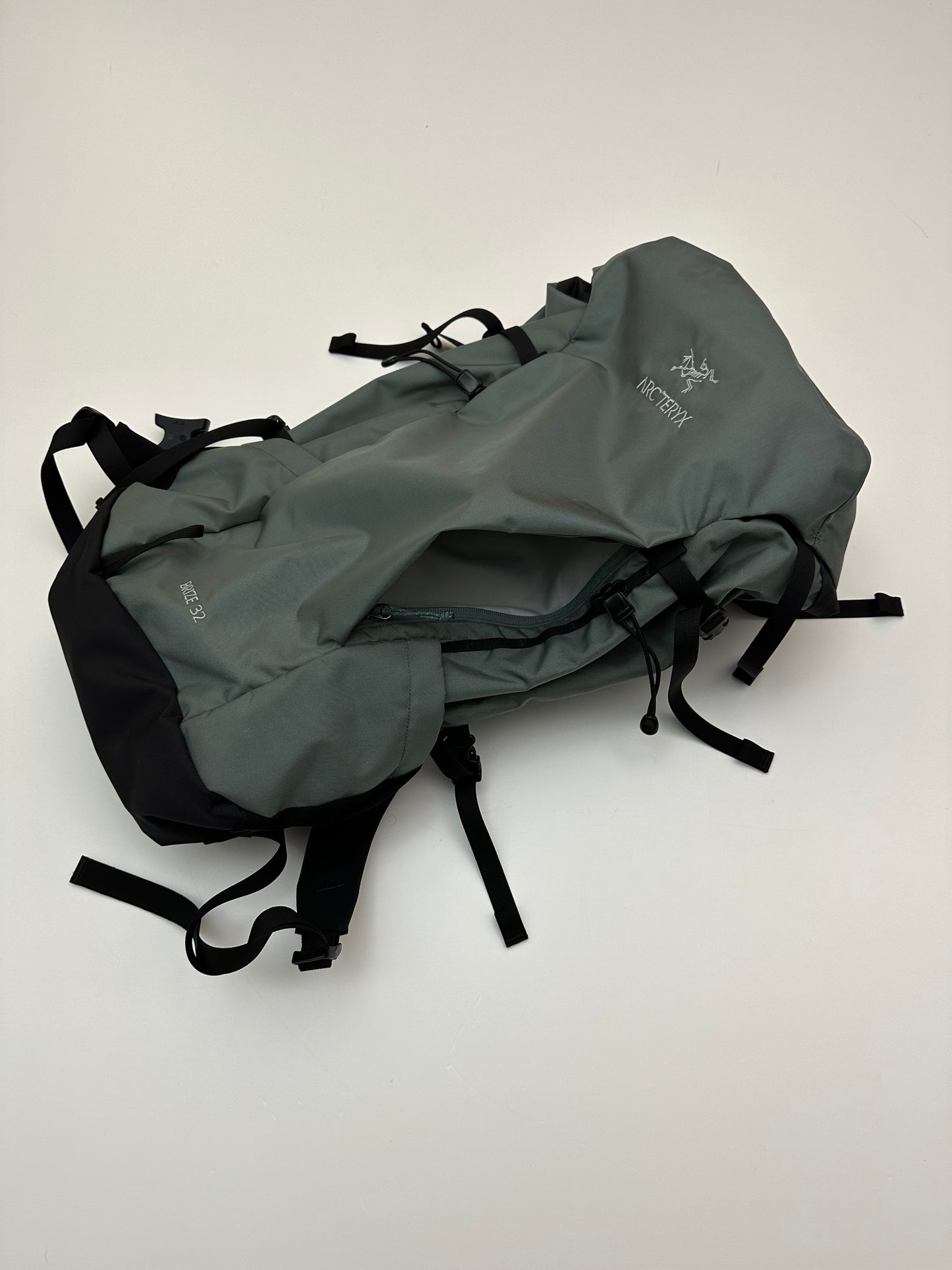 Arc’teryx Brize 32 Backpack Dark Immersion Grey