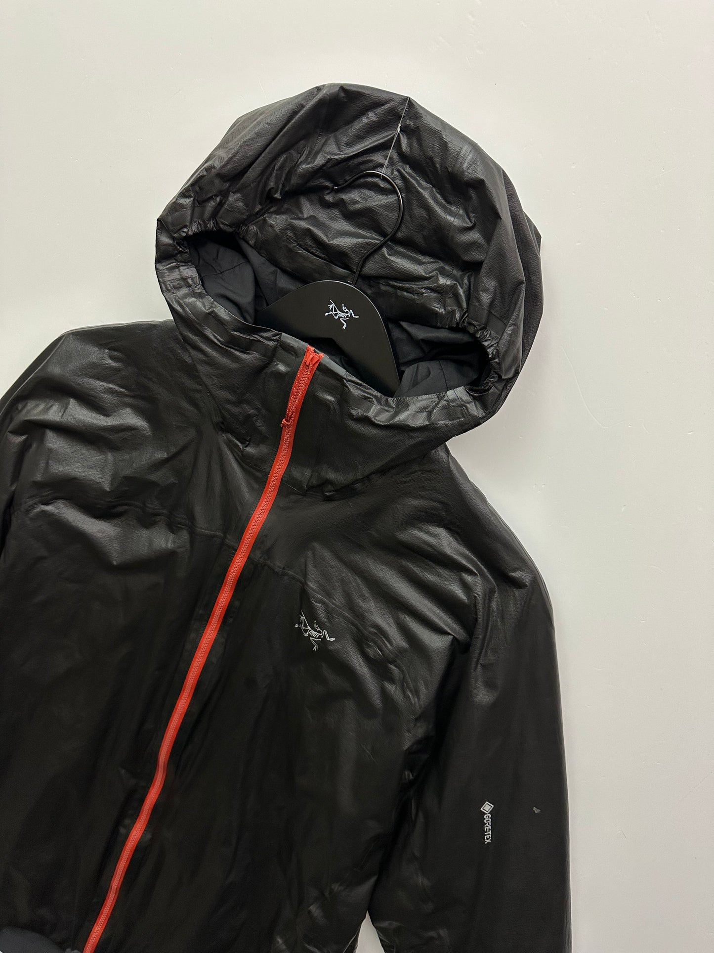 Arc’teryx Norvan SL Insulated Hoody Black / Red Men’s XL Extra Large Gore-Tex