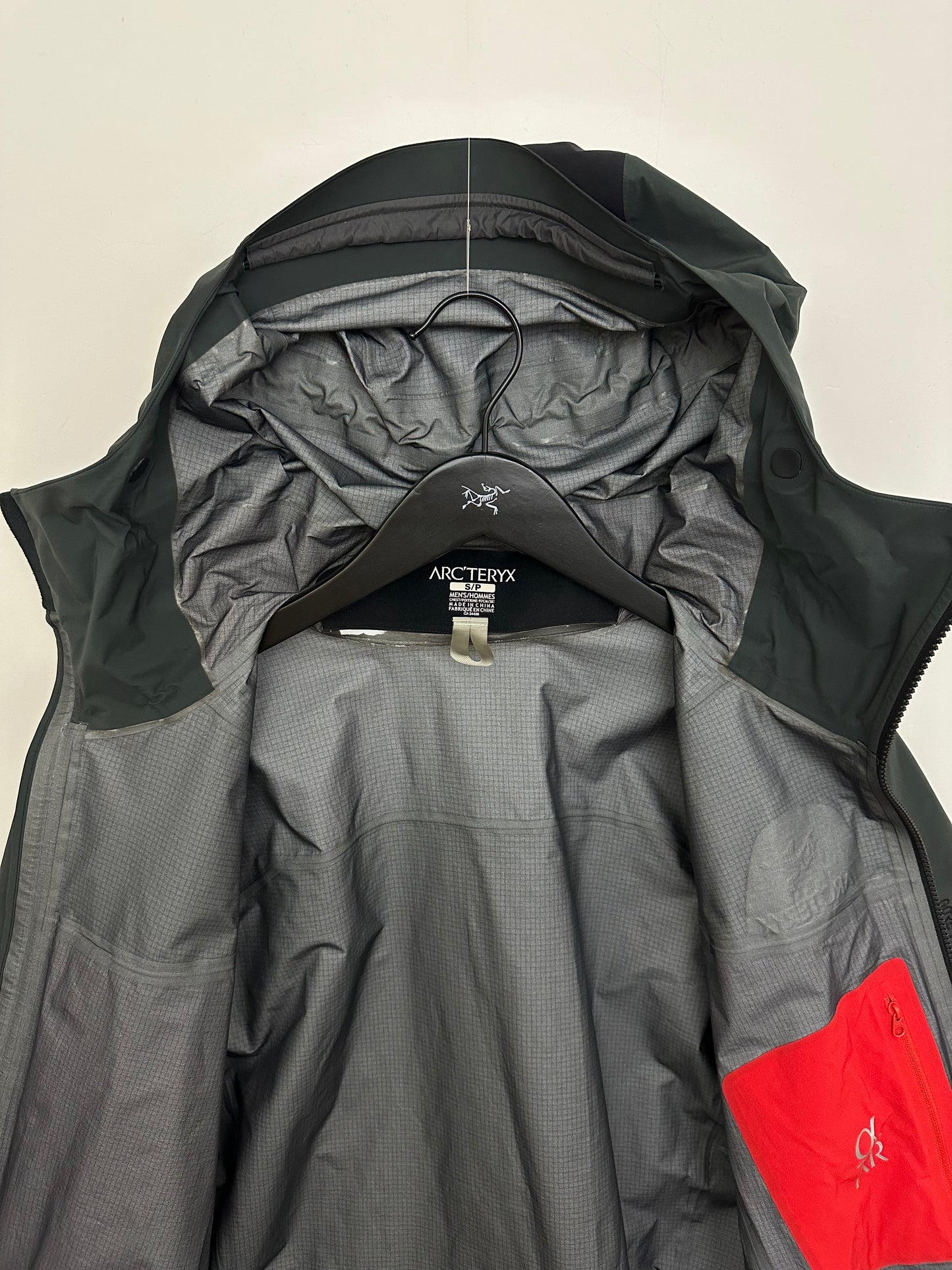 Arc’teryx Alpha AR Jacket Graphite Grey Men’s S Small Gore-Tex Pro