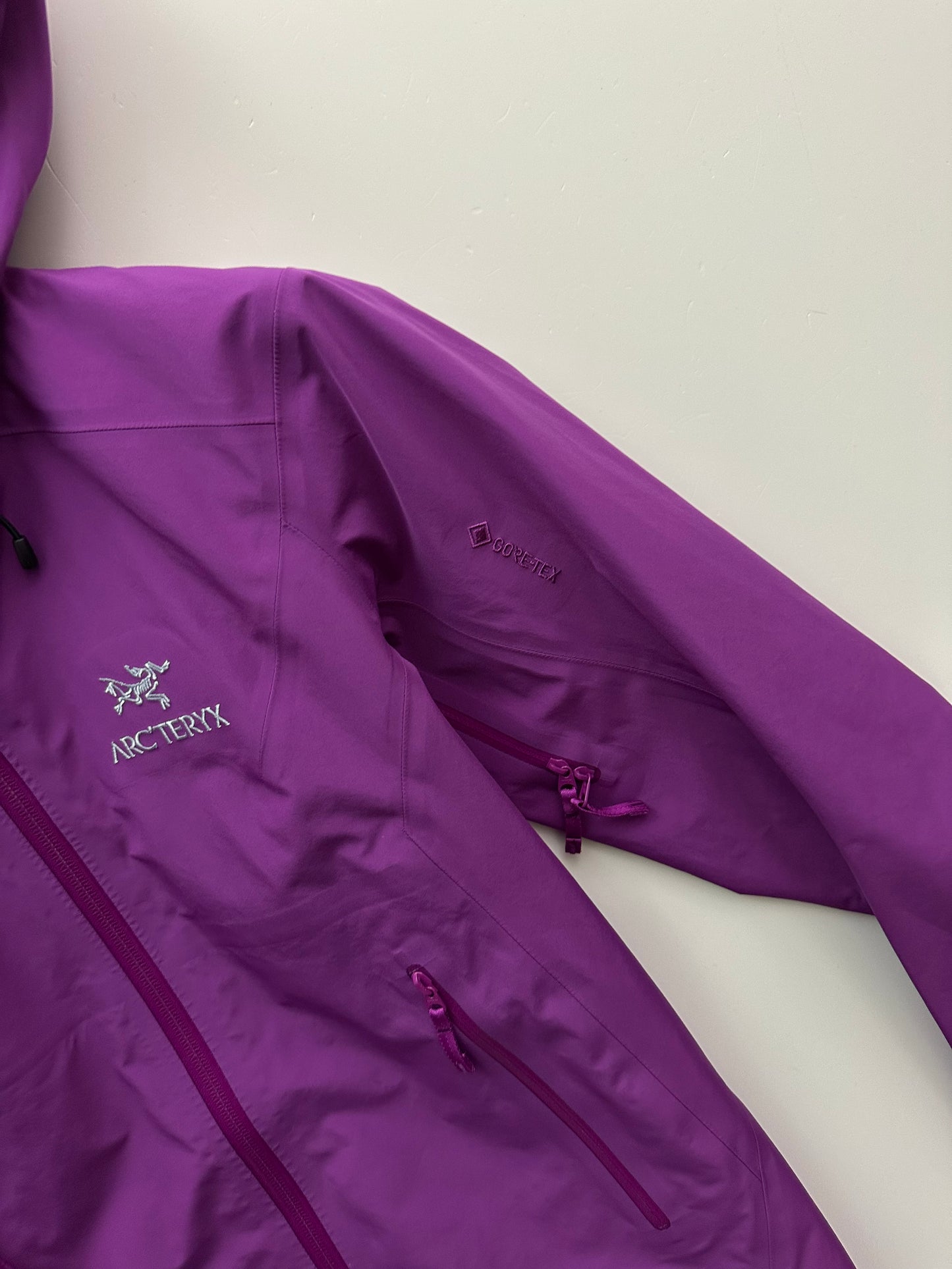 Arc’teryx Beta LT Jacket Groovy Purple Women’s XS Extra Small Gore-Tex Pro