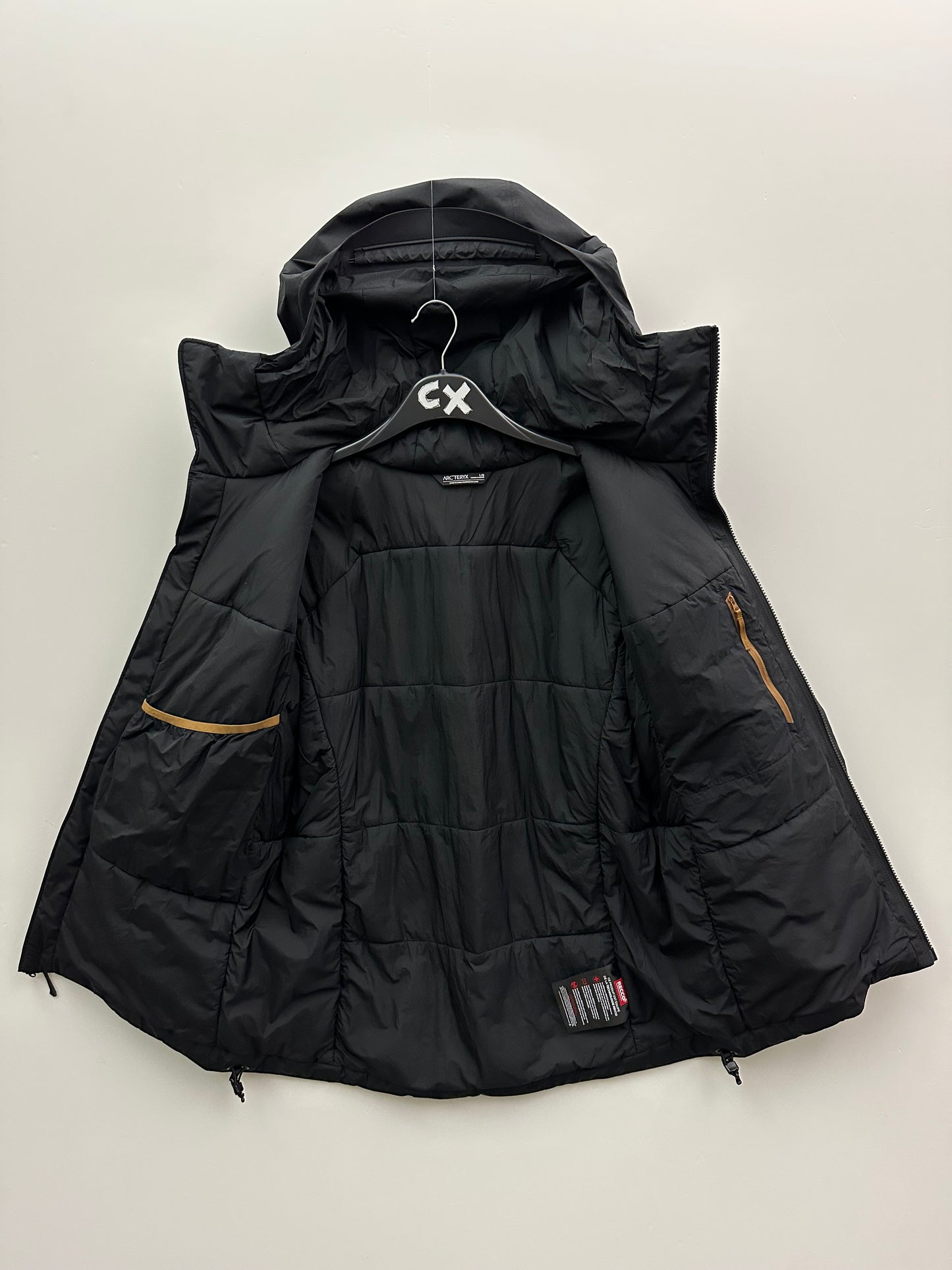 Arc’teryx Beta Insulated Jacket Black Women’s L Large Gore-Tex