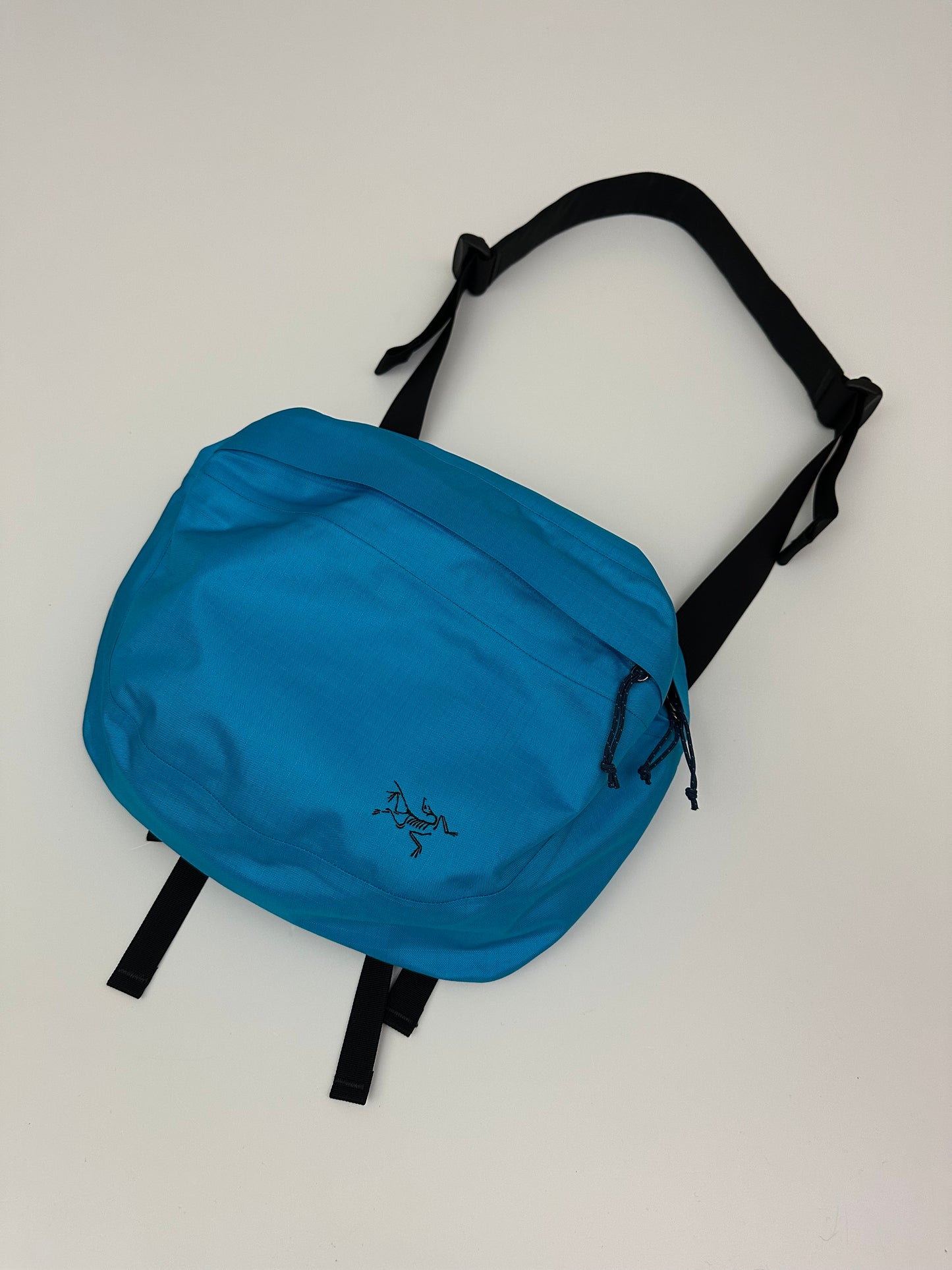 Arc’teryx Lunara 10 Shoulder Bag Blue