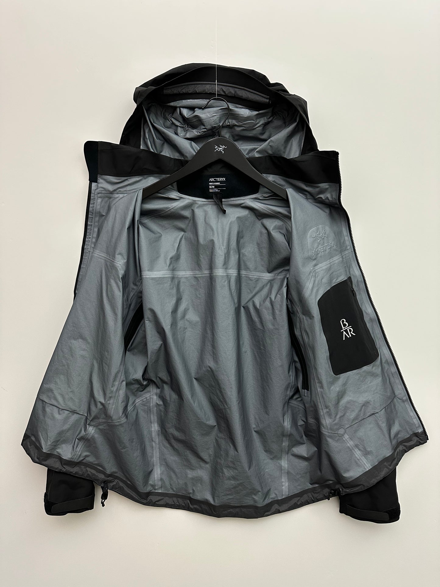 Arc’teryx Beta AR Jacket Black Men’s M Medium Gore-Tex Pro RECCO