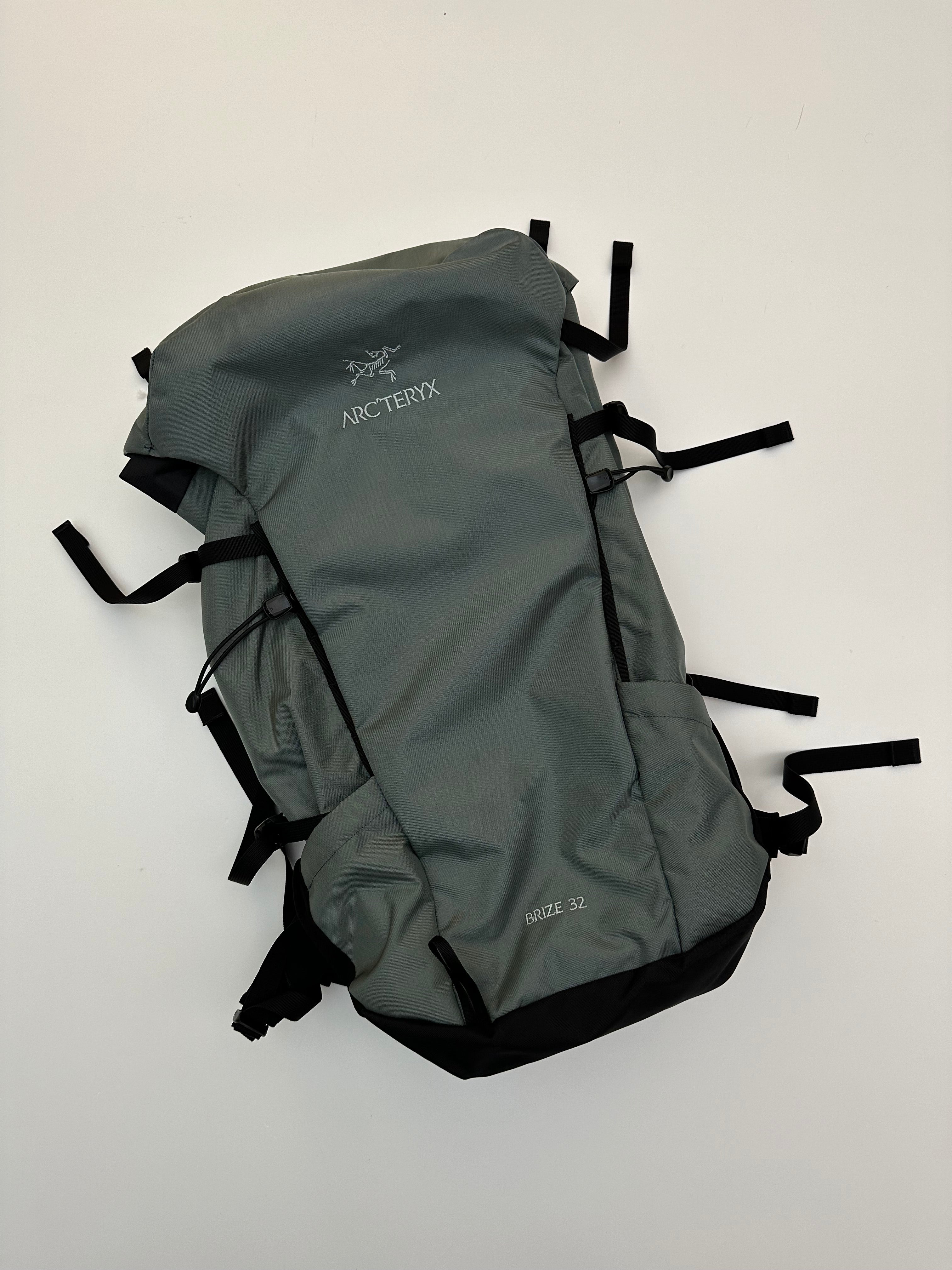 Arc teryx Brize 32 Backpack Dark Immersion Grey Chamonyx