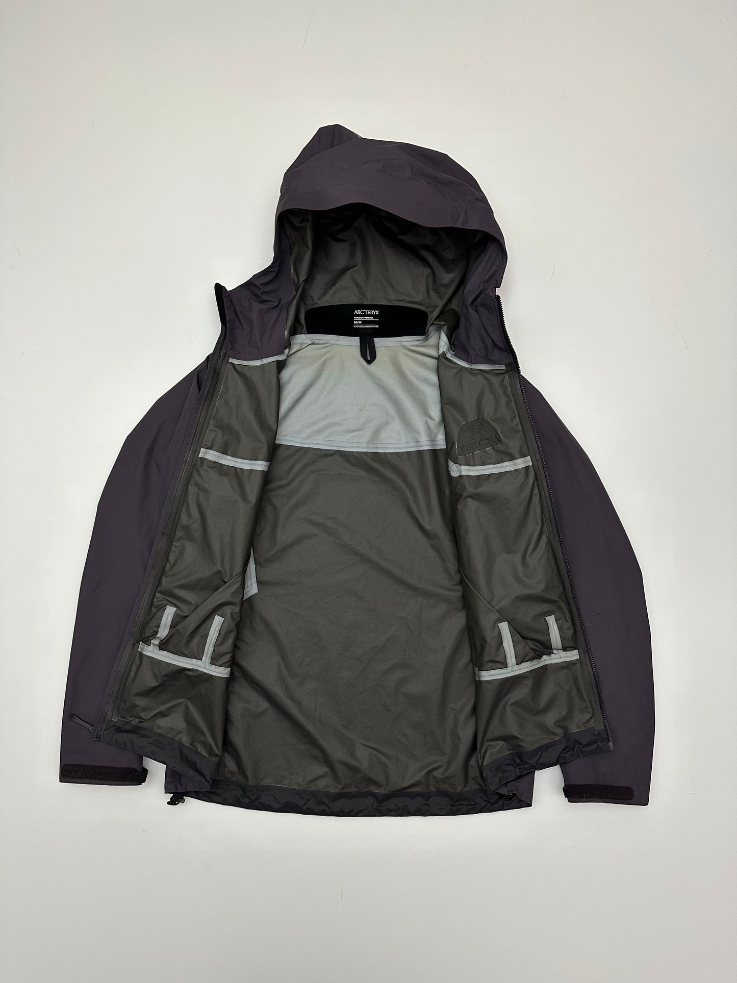 Arc’teryx Beta SL Hybrid Jacket Whiskey Jack Purple Women’s M Medium Gore-Tex