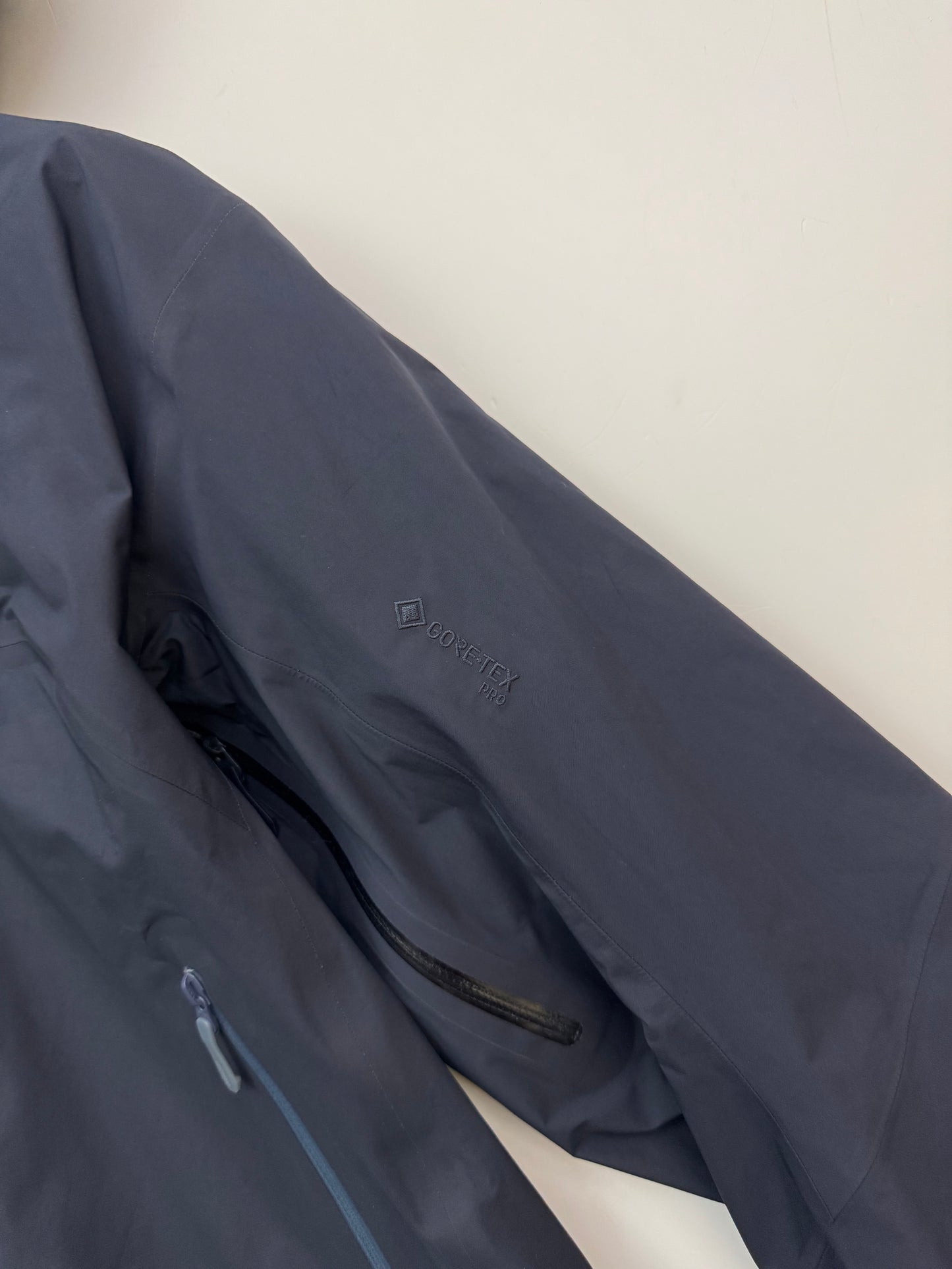 Arc'teryx Beta AR Jacket Women's L Large Blue Gore-Tex Pro Shell RECCO