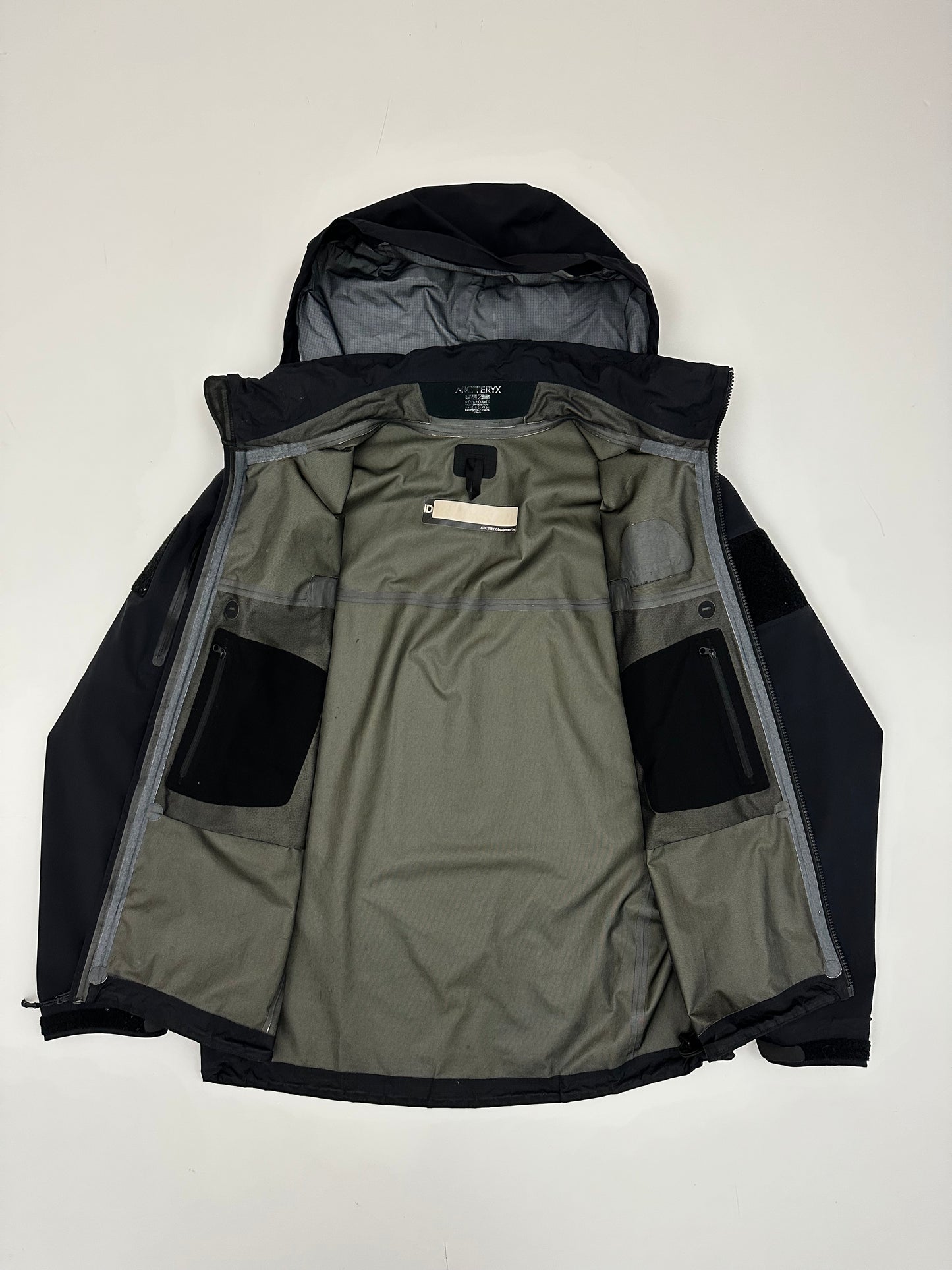 Arc’teryx LEAF Alpha Jacket Black Men’s L Large Gore-Tex