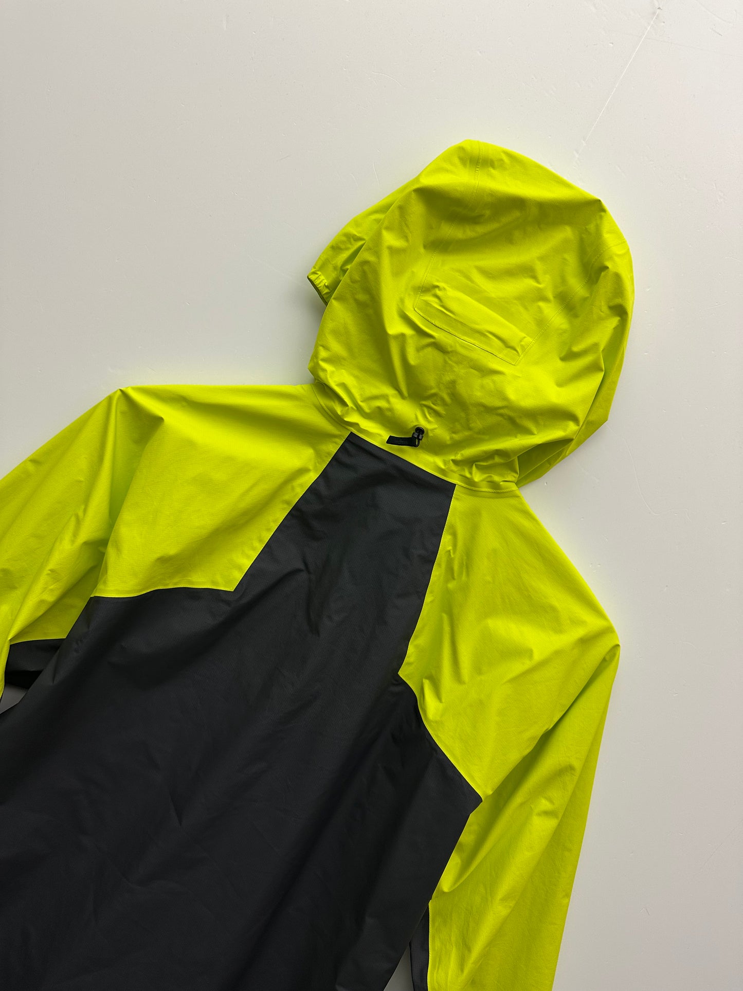 Arc’teryx Norvan Shell Jacket Sprint / Graphite Men’s M Medium Gore-Tex RECCO