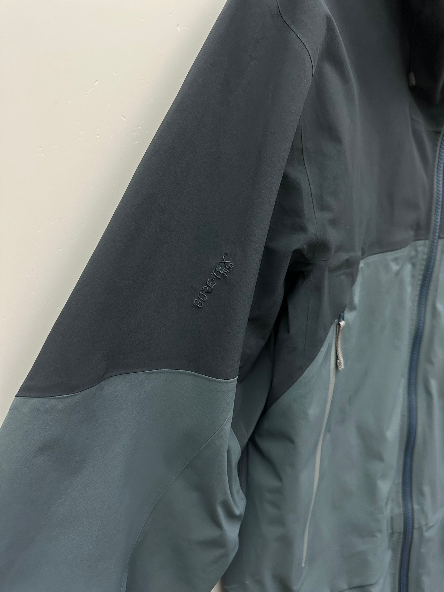 Arc’teryx Rush Jacket Mintaka Grey Men’s M Medium Gore-Tex Pro RECCO