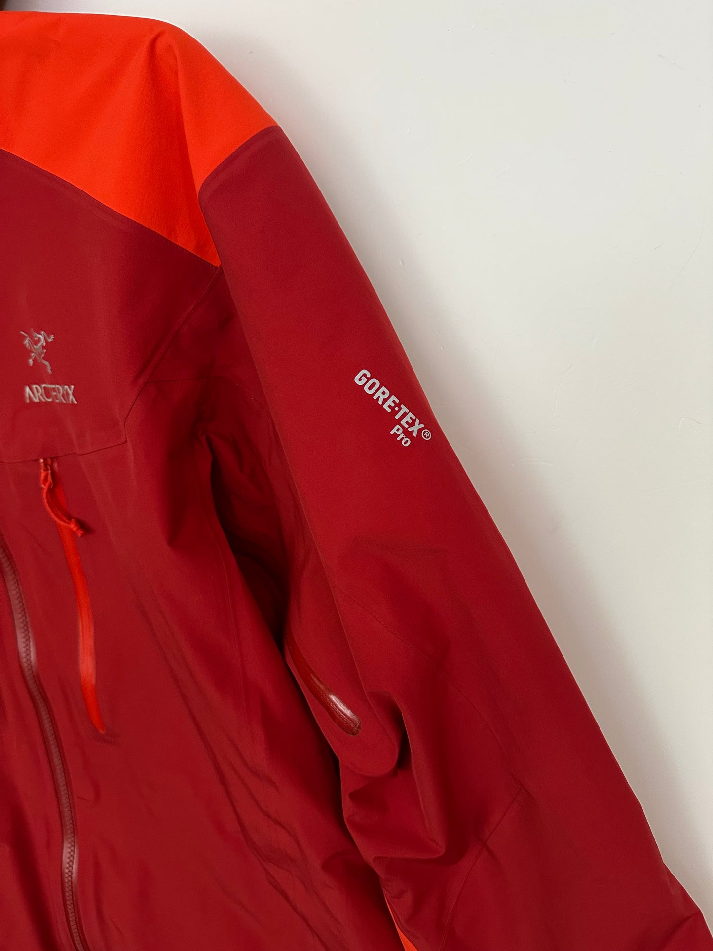 Arc'teryx Alpha AR Jacket Men's Size M Medium Cayenne / Magma Red GORE-TEX Pro