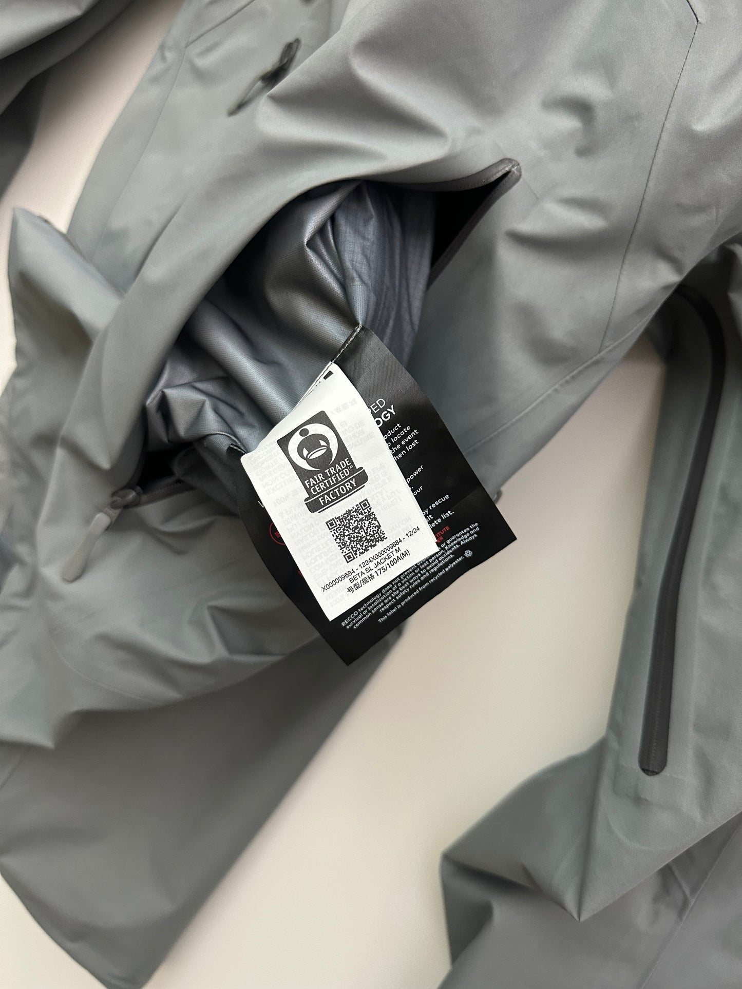 Arc’teryx Beta SL Jacket Void Grey Men’s M Medium Gore-Tex RECCO