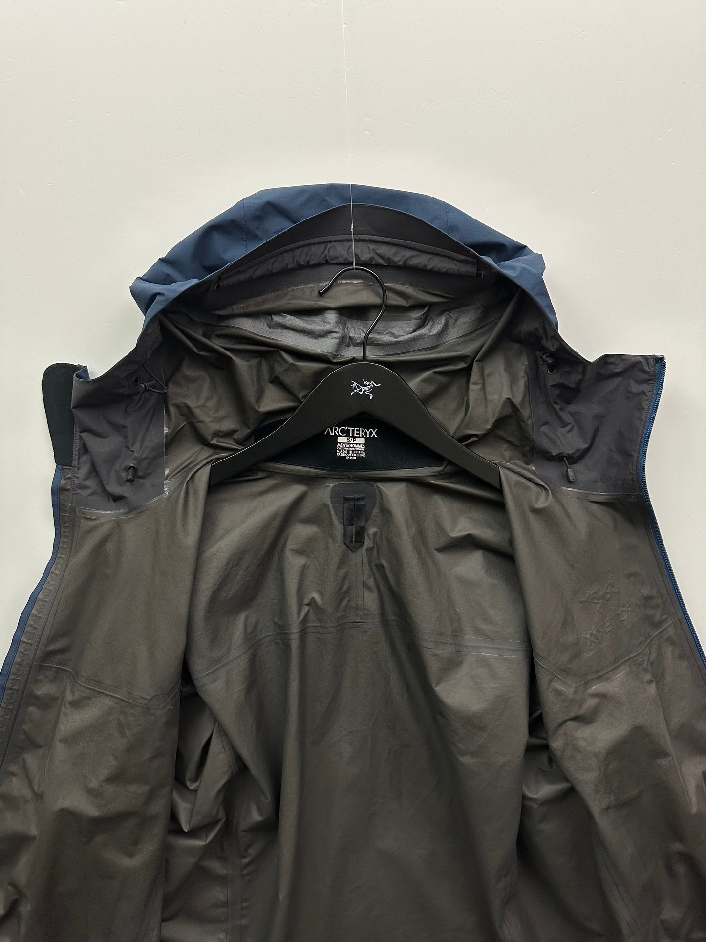 Arc’teryx Beta SL Jacket Nocturne Blue Men’s S Small Gore-Tex