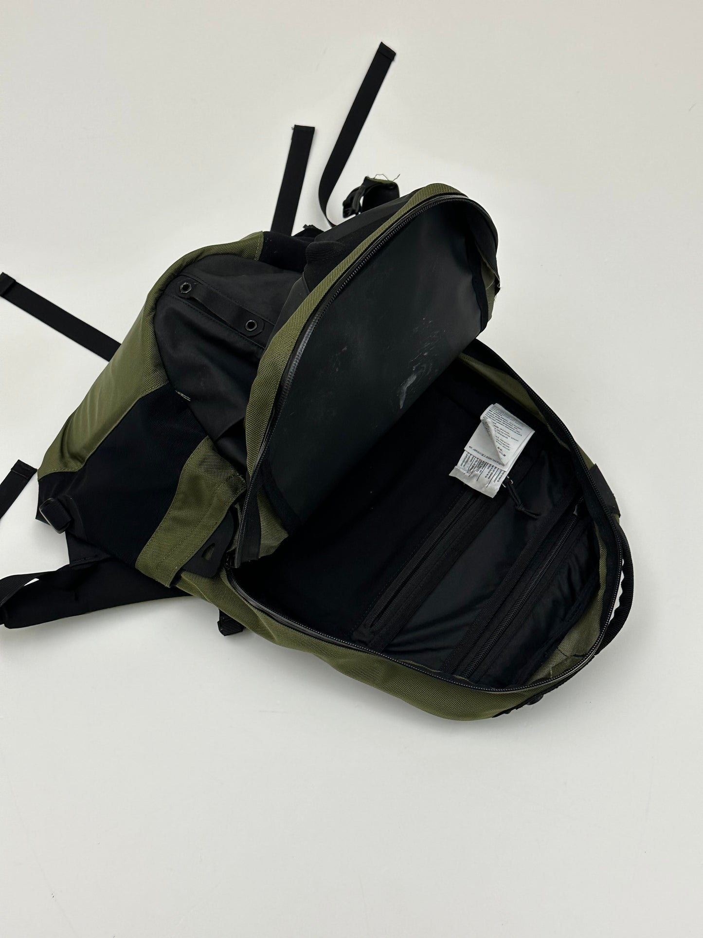 Arc’teryx Arro 16 Backpack Green / Black